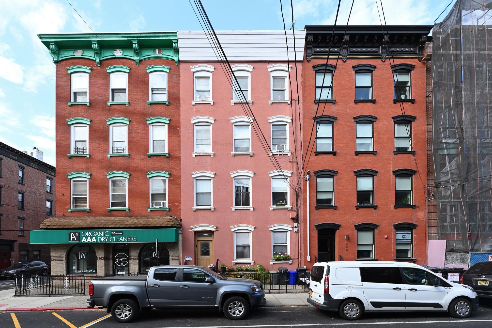 902 PARK AVE Unit: 4