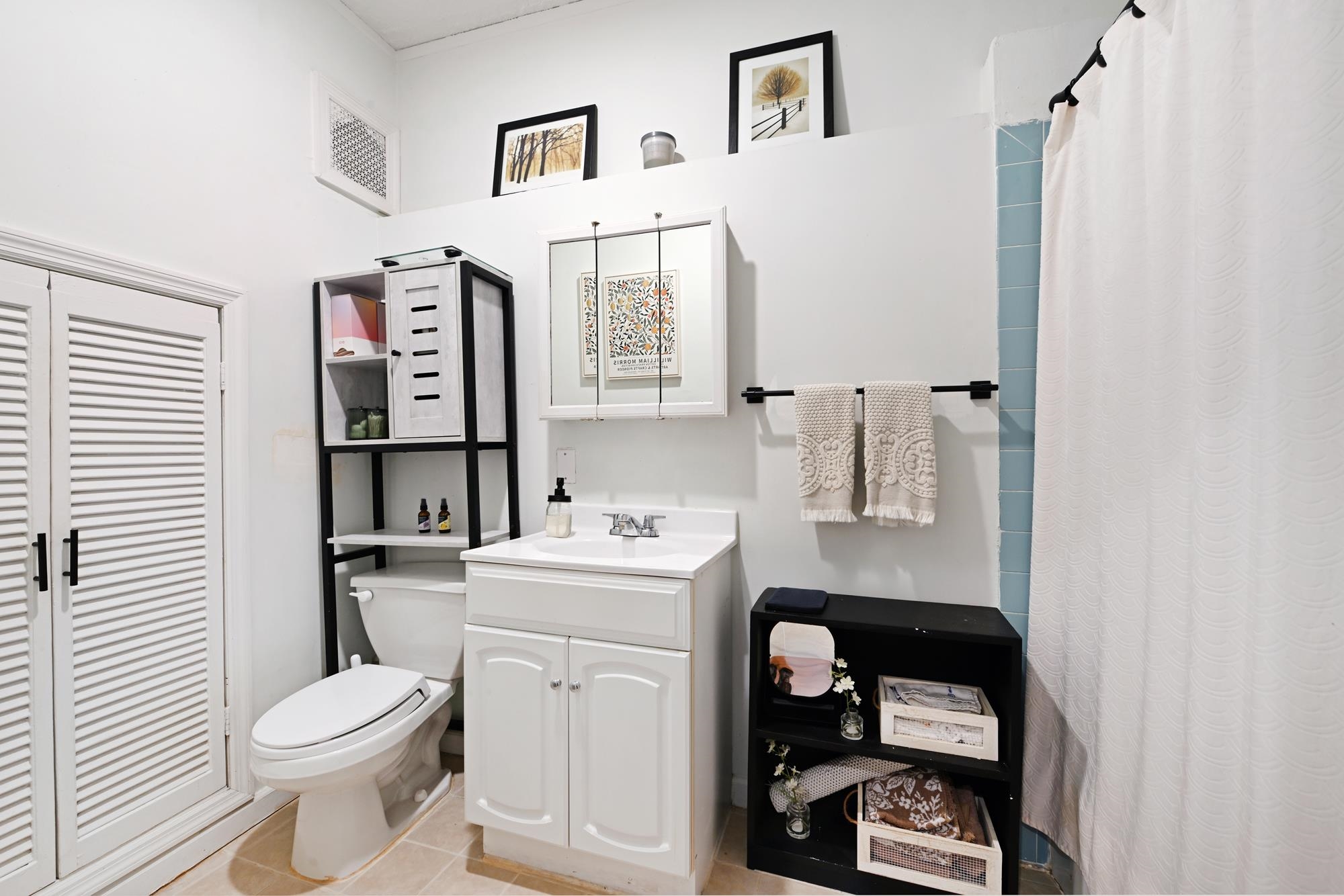 902 PARK AVE Unit: 4