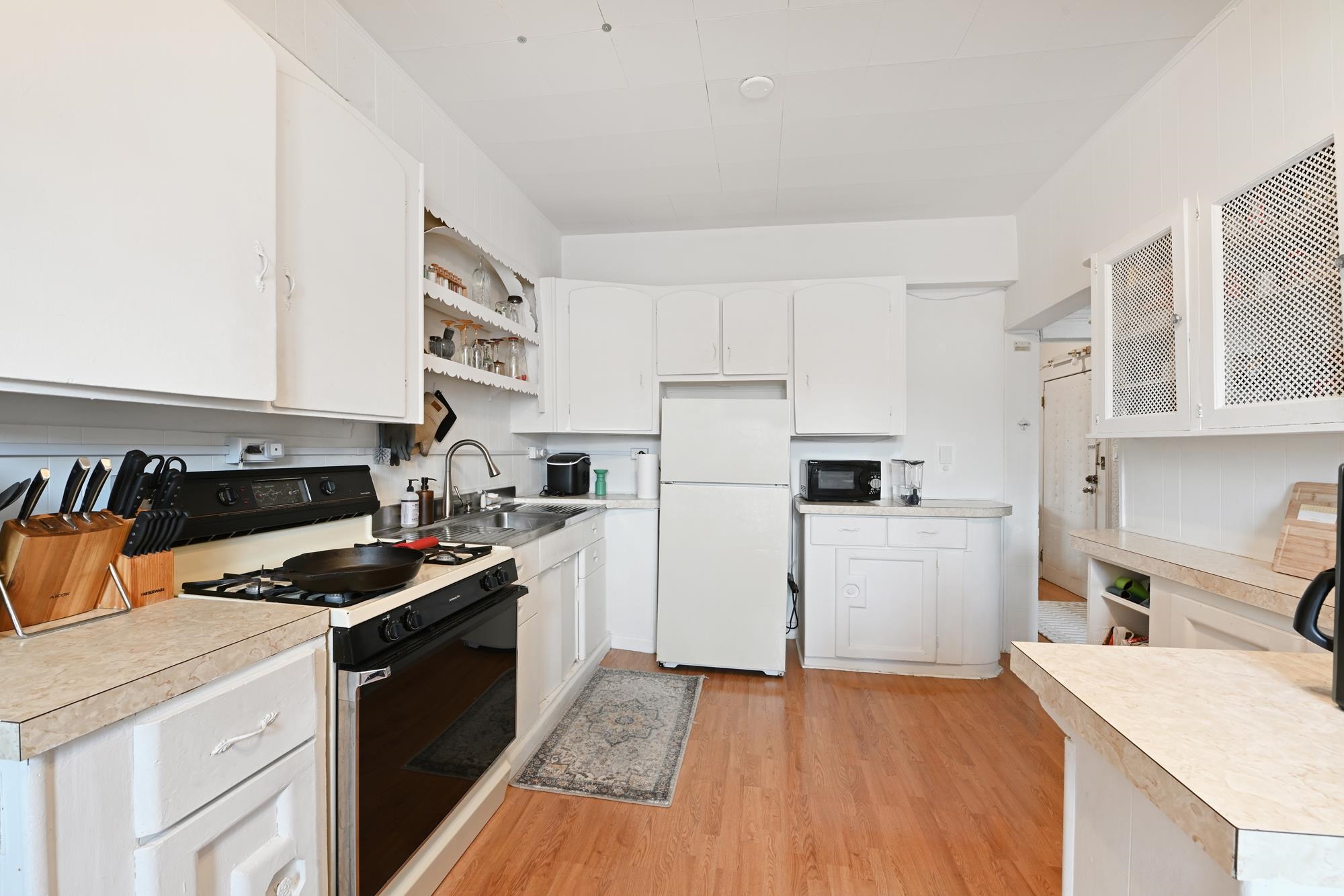 902 PARK AVE Unit: 4