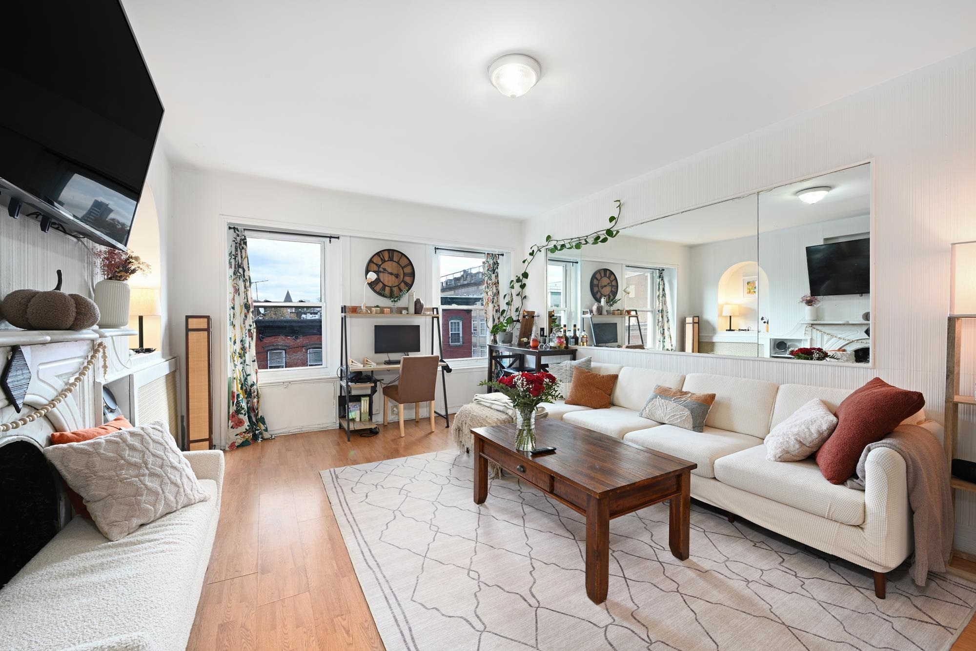 902 PARK AVE Unit: 4