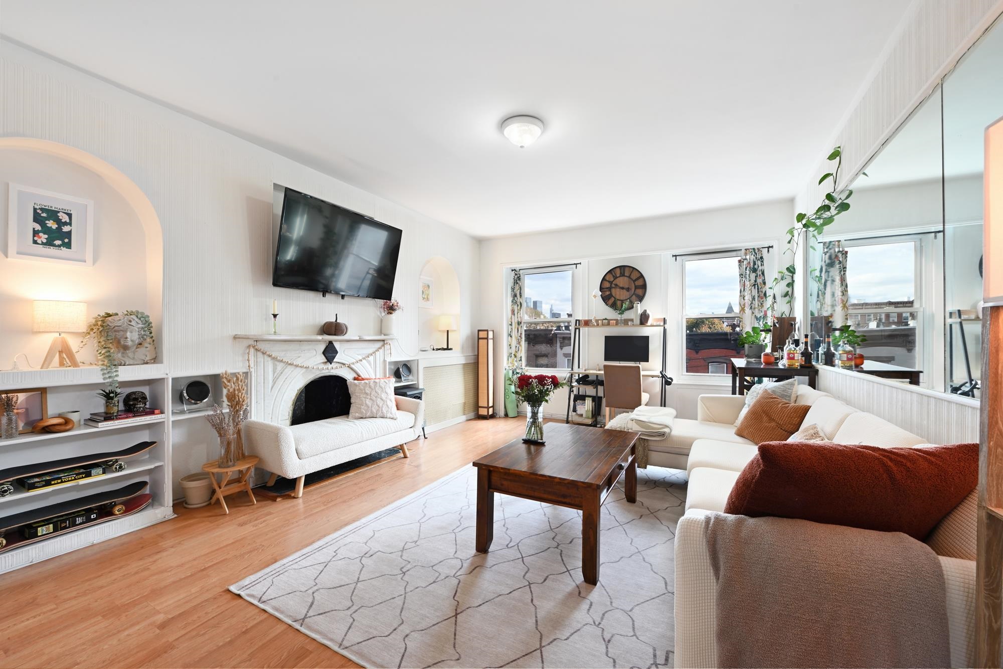 902 PARK AVE Unit: 4