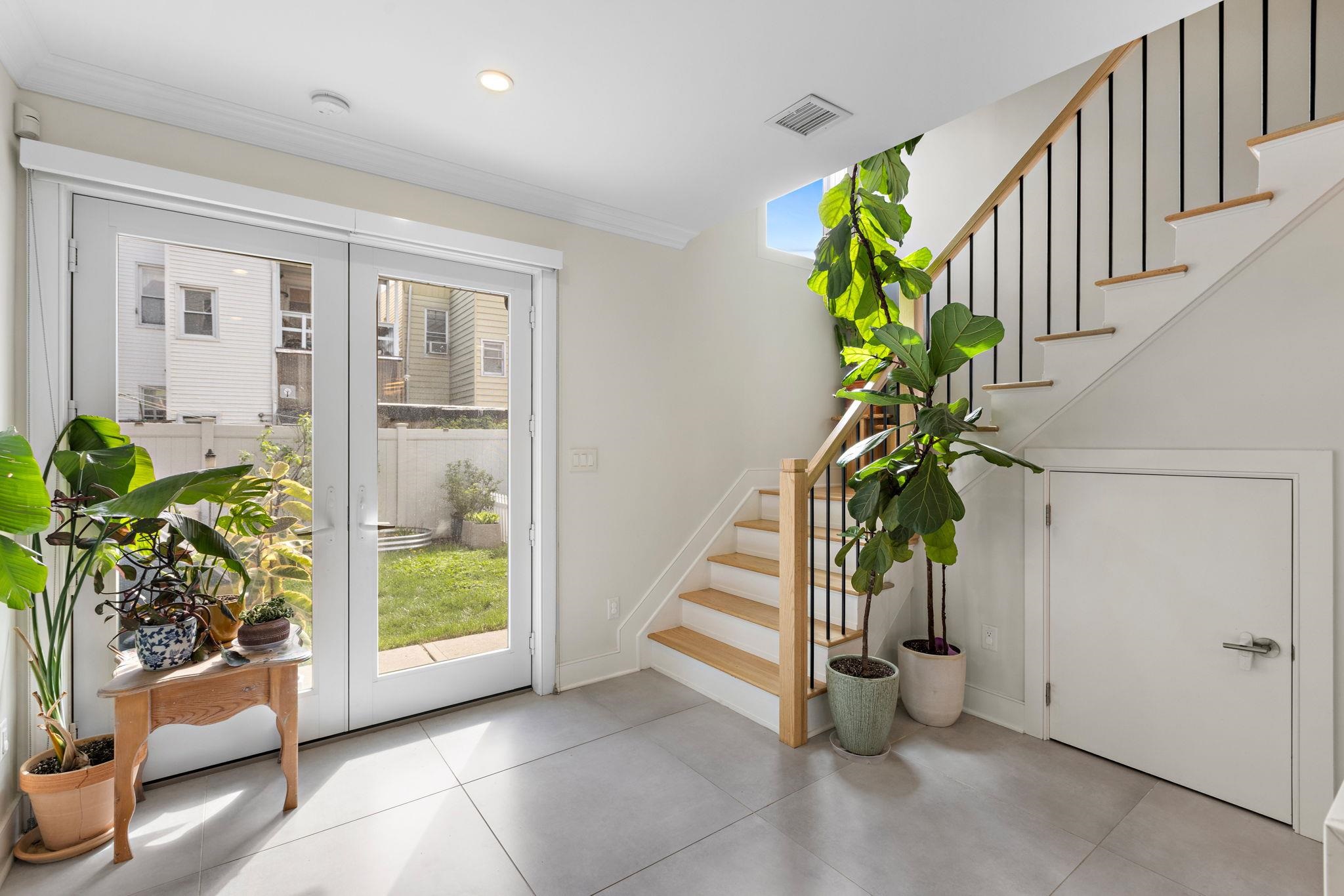 95 THORNE ST Unit: 1