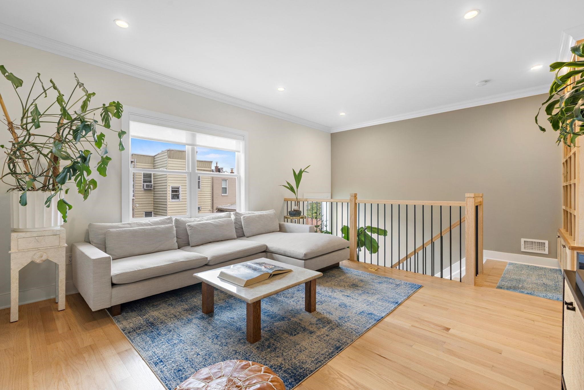 95 THORNE ST Unit: 1