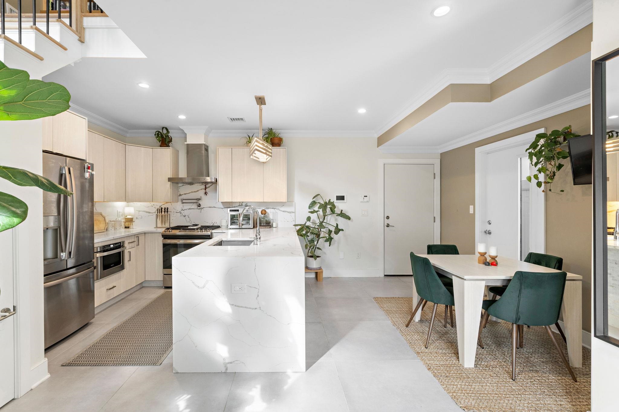 95 THORNE ST Unit: 1