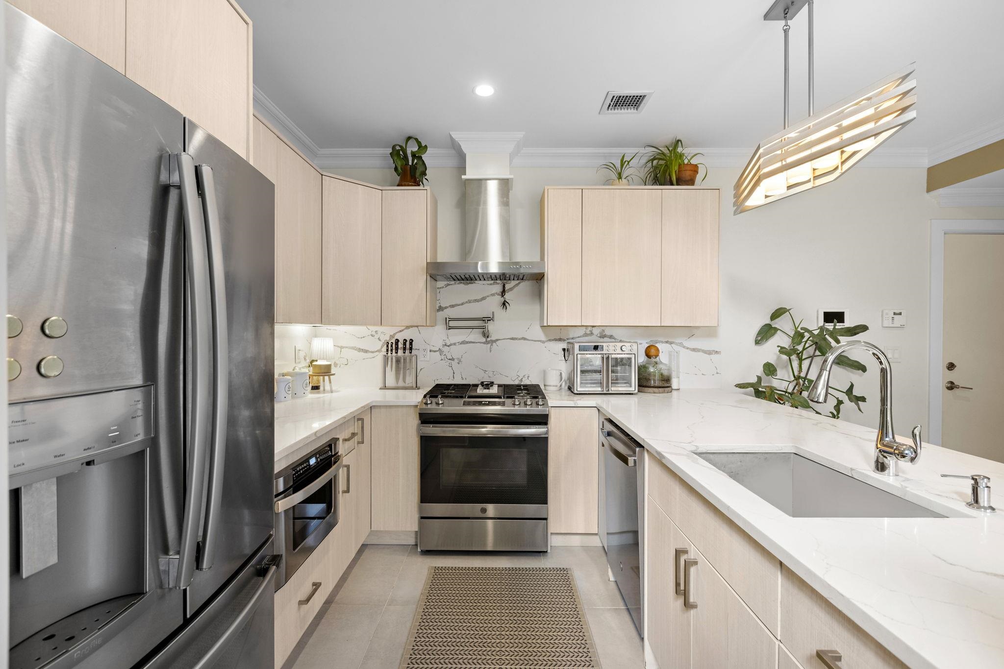 95 THORNE ST Unit: 1