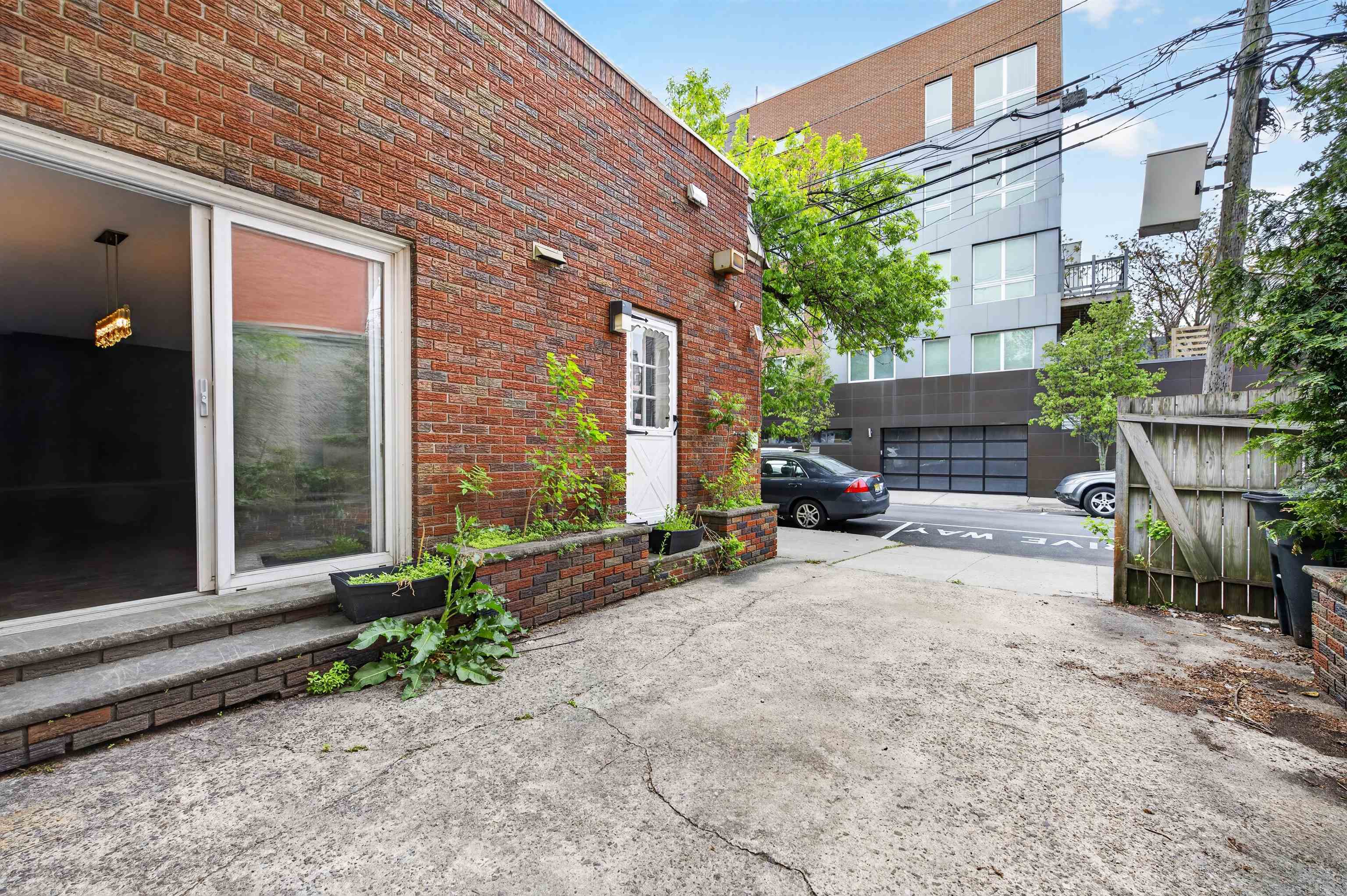 1001 NEW YORK AVE Unit: 1
