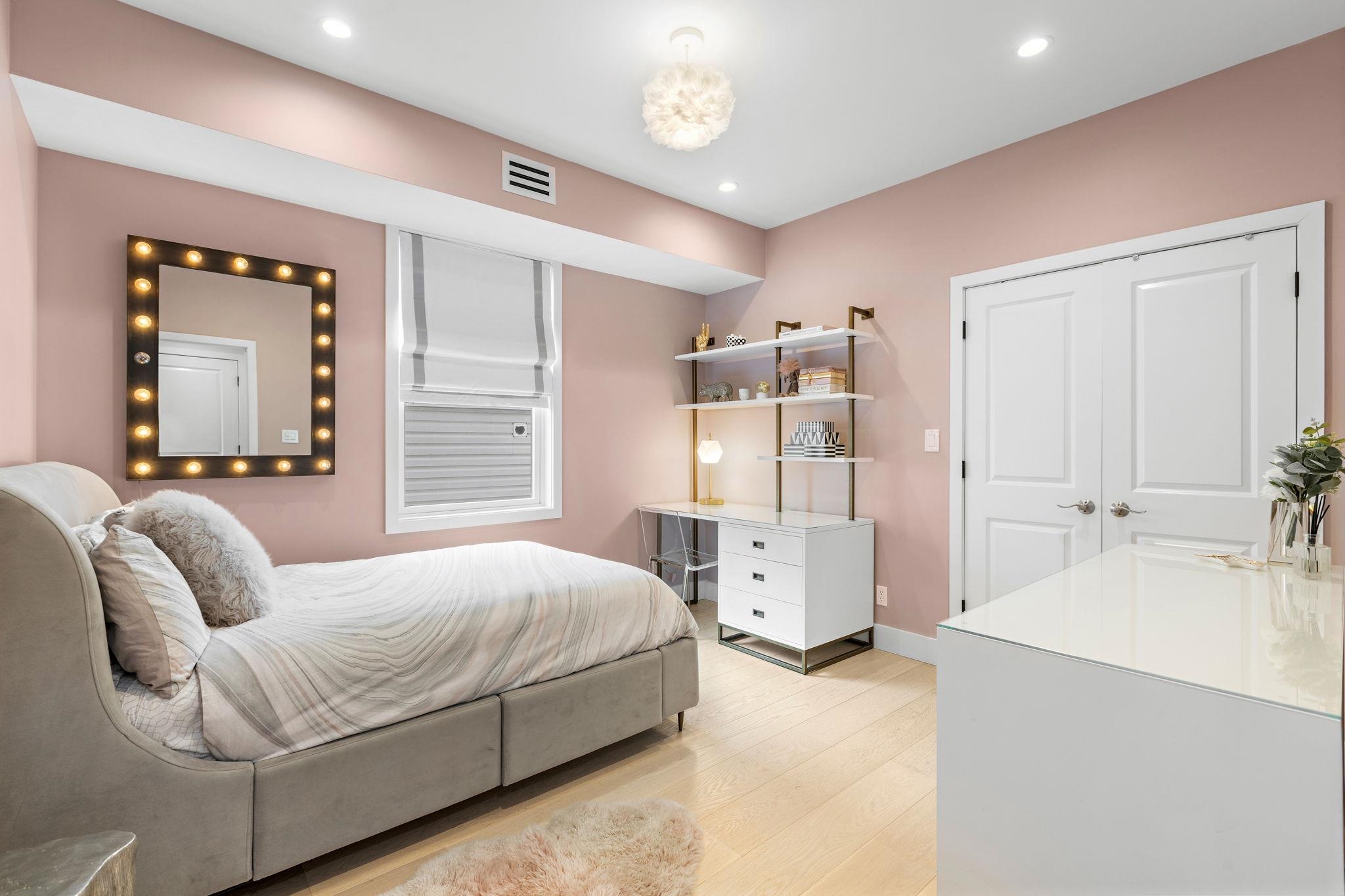 305 MANHATTAN AVE Unit: 3