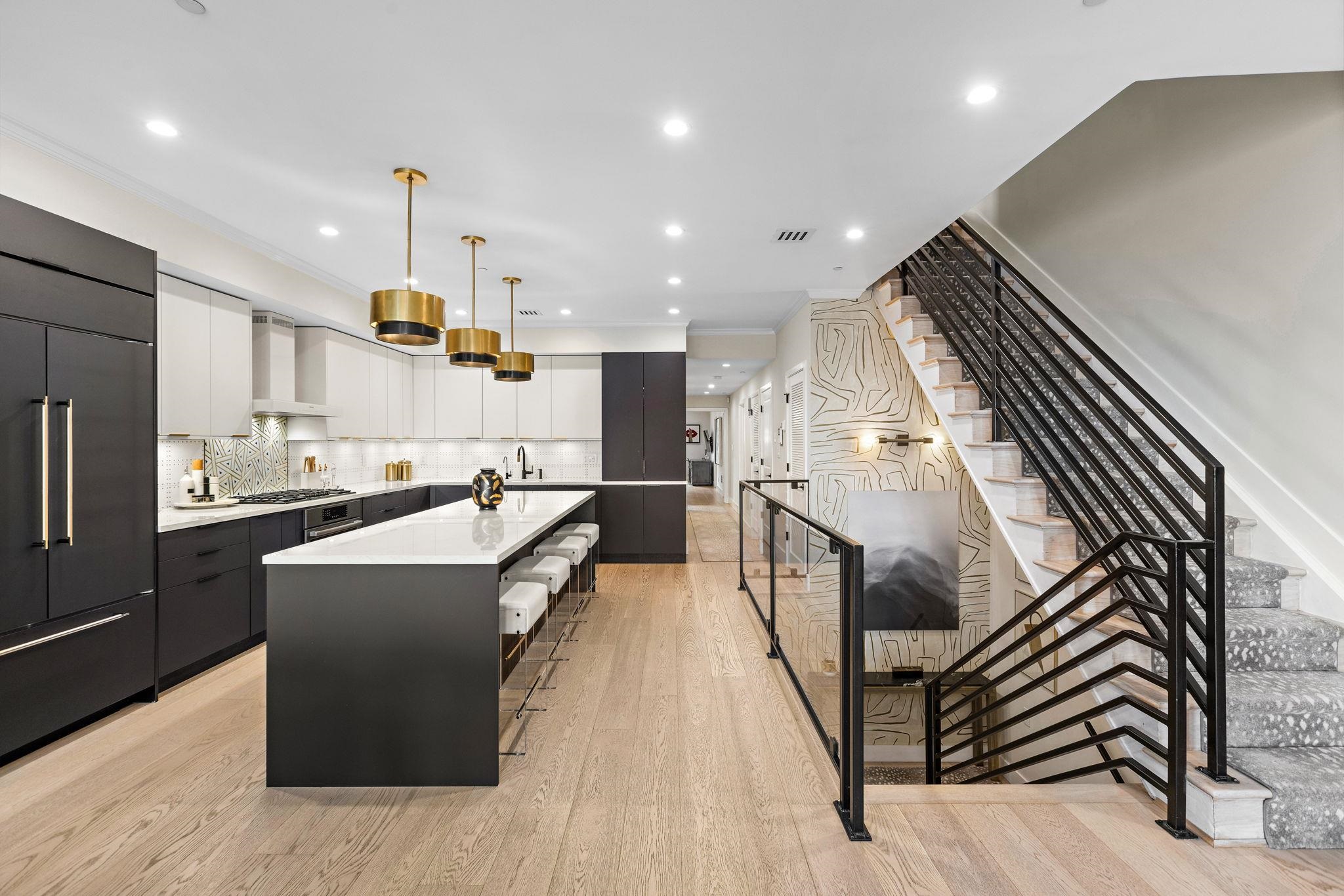 305 MANHATTAN AVE Unit: 3