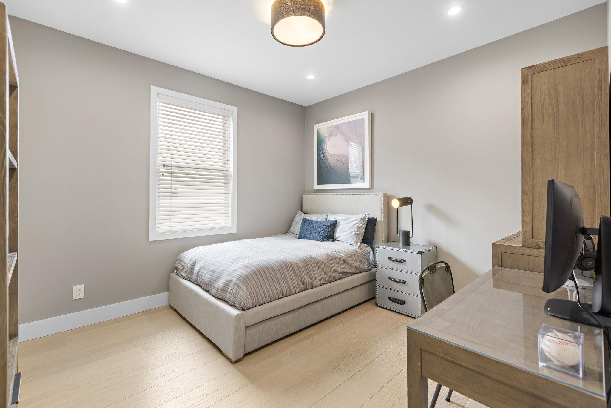 305 MANHATTAN AVE Unit: 3