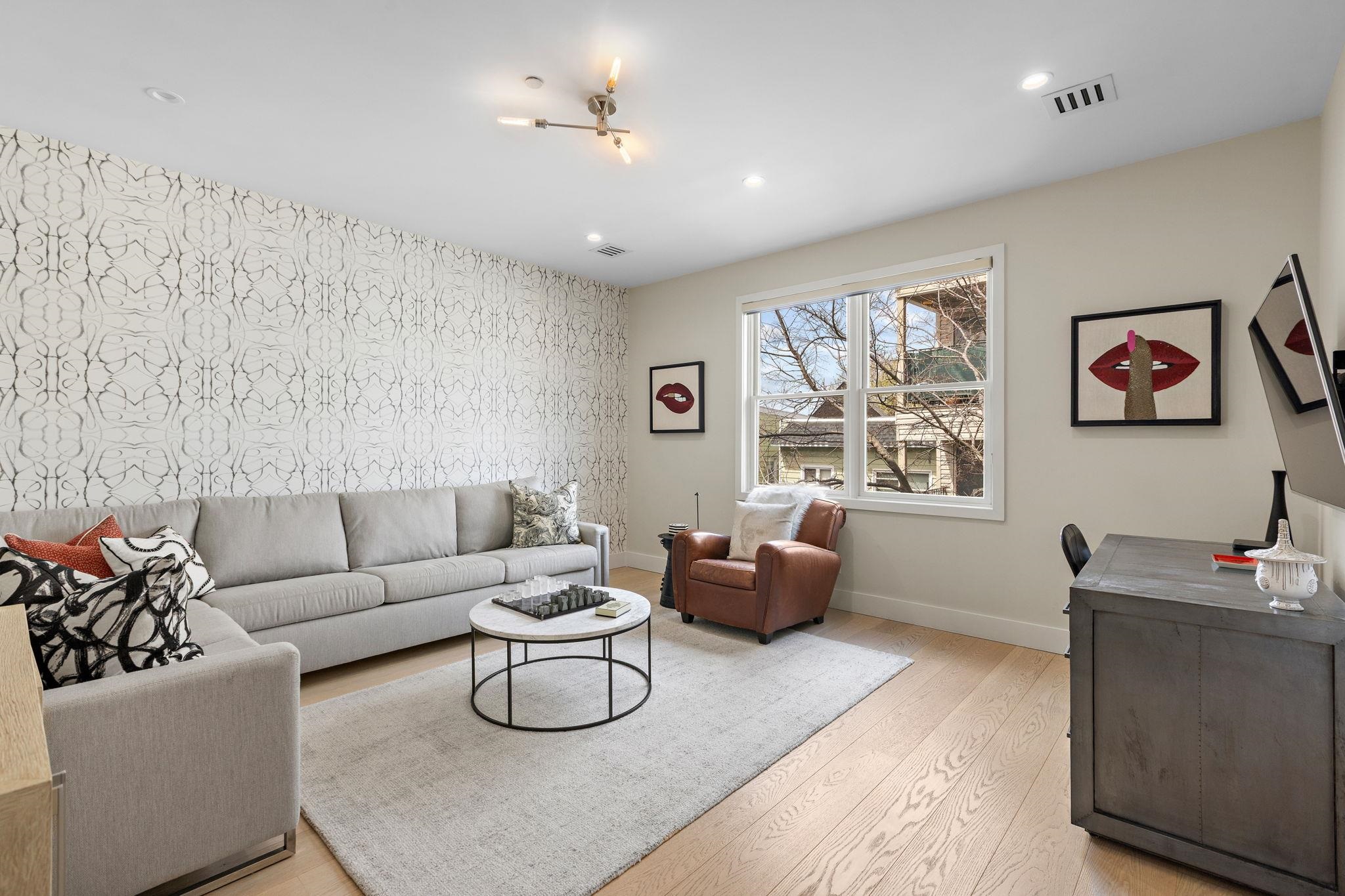 305 MANHATTAN AVE Unit: 3