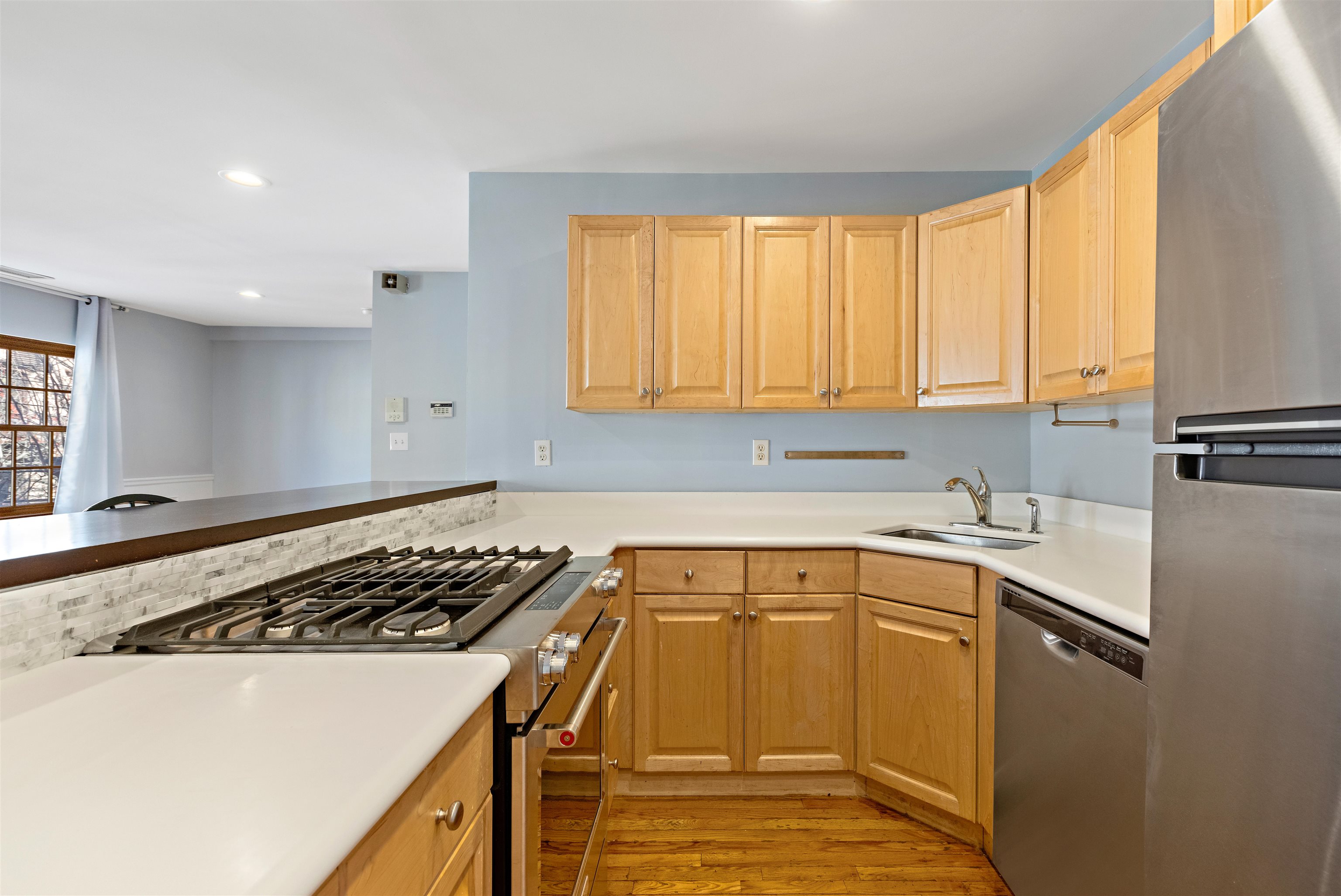 211-213 3RD ST Unit: 2