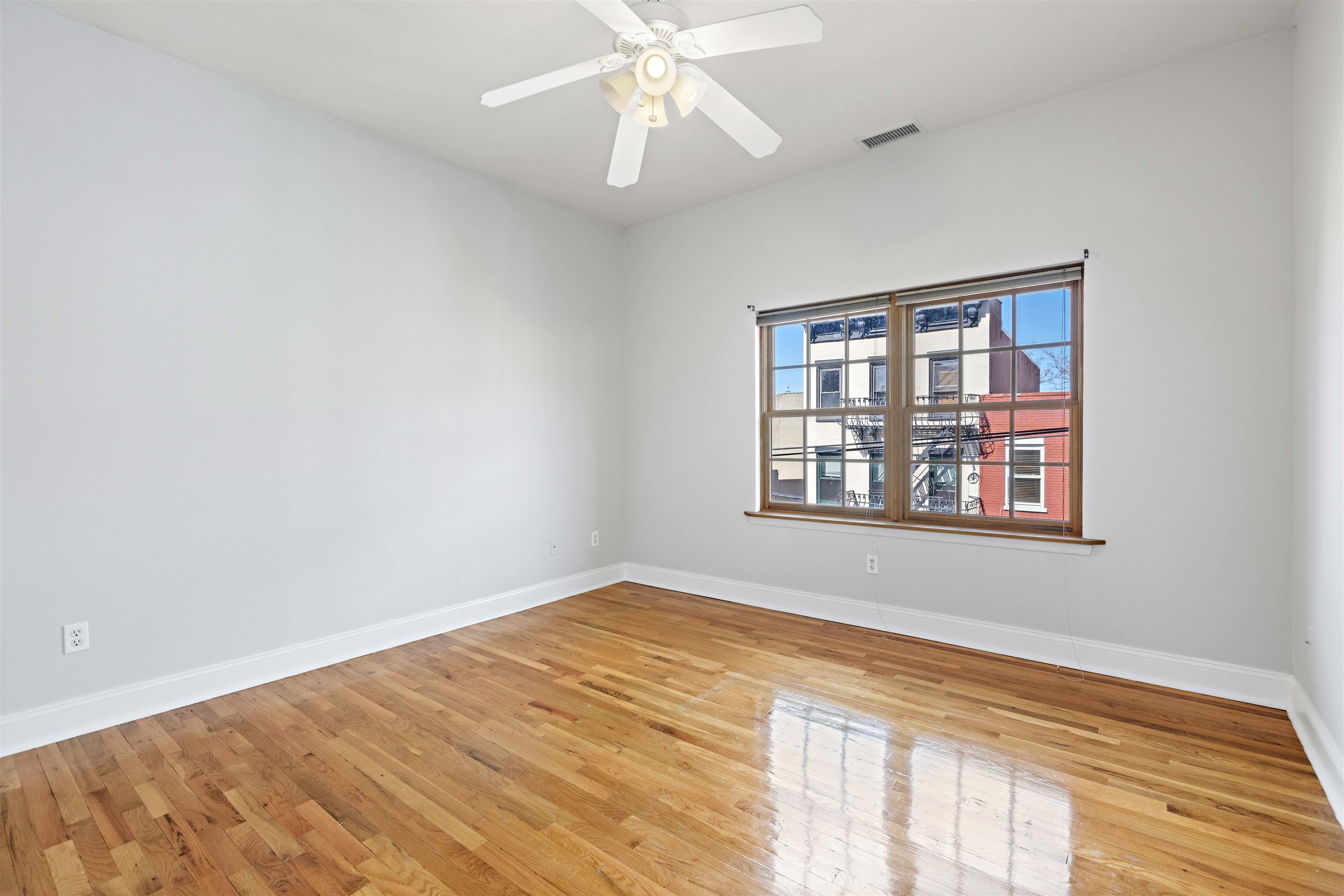 211-213 3RD ST Unit: 2