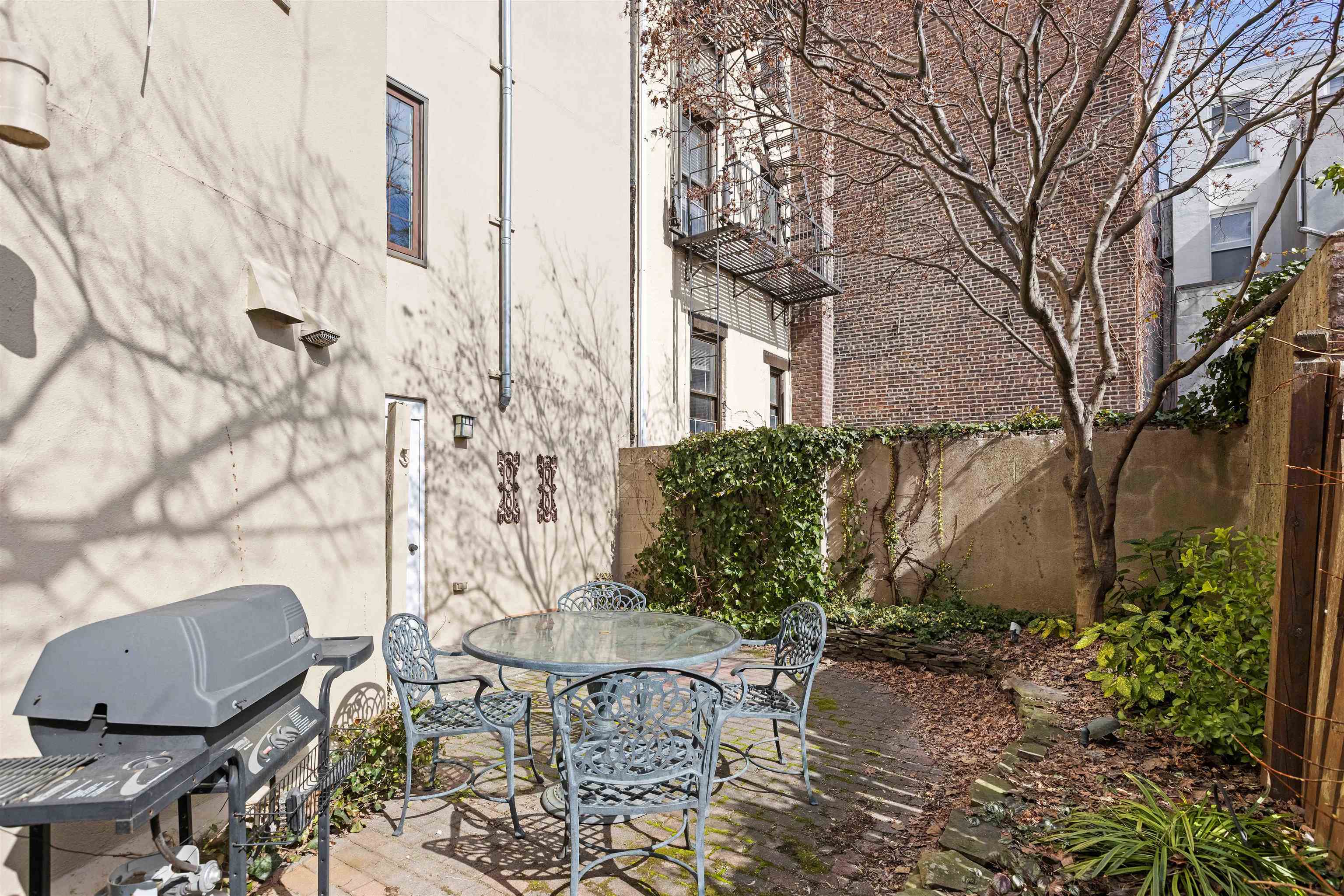 211-213 3RD ST Unit: 2