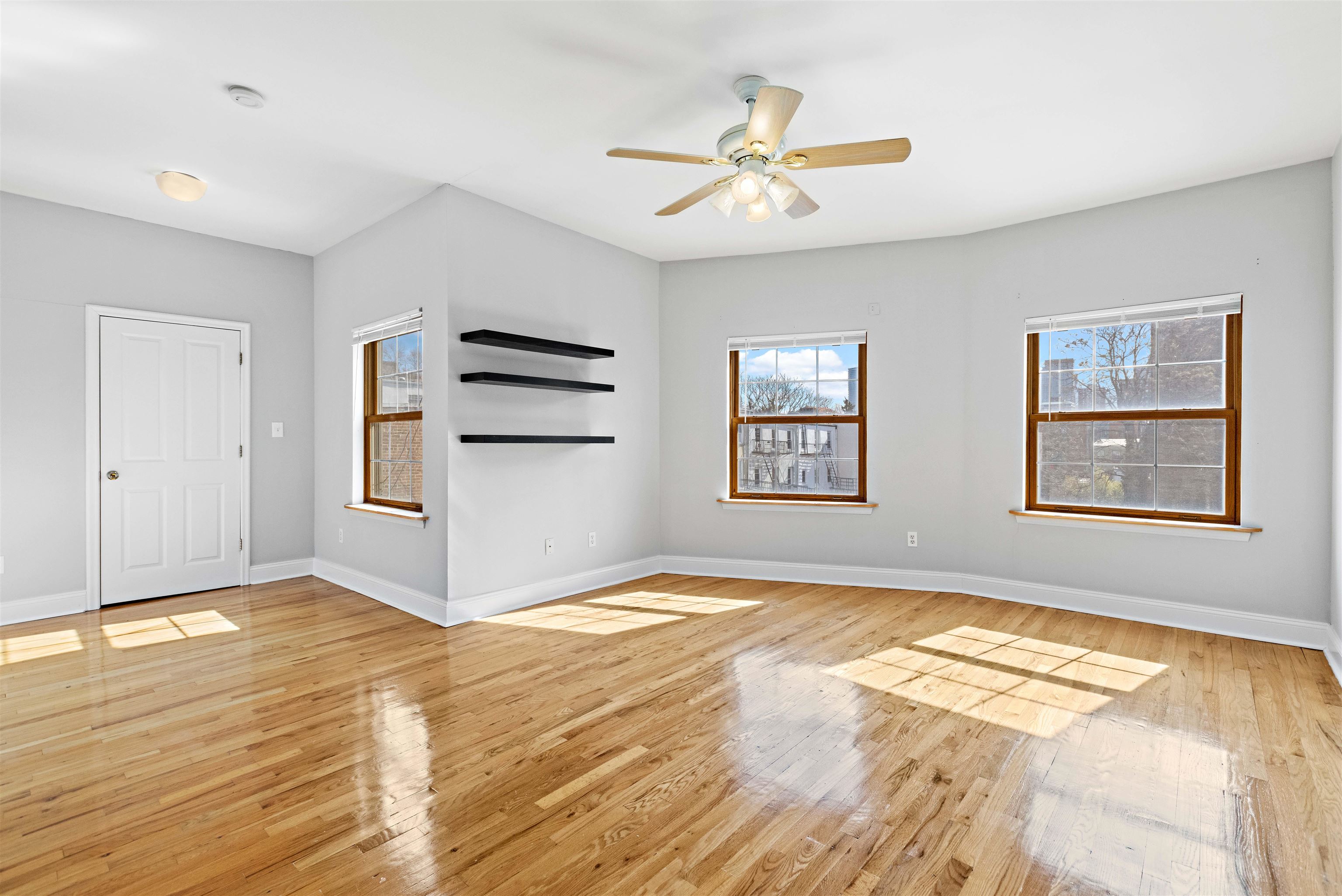 211-213 3RD ST Unit: 2