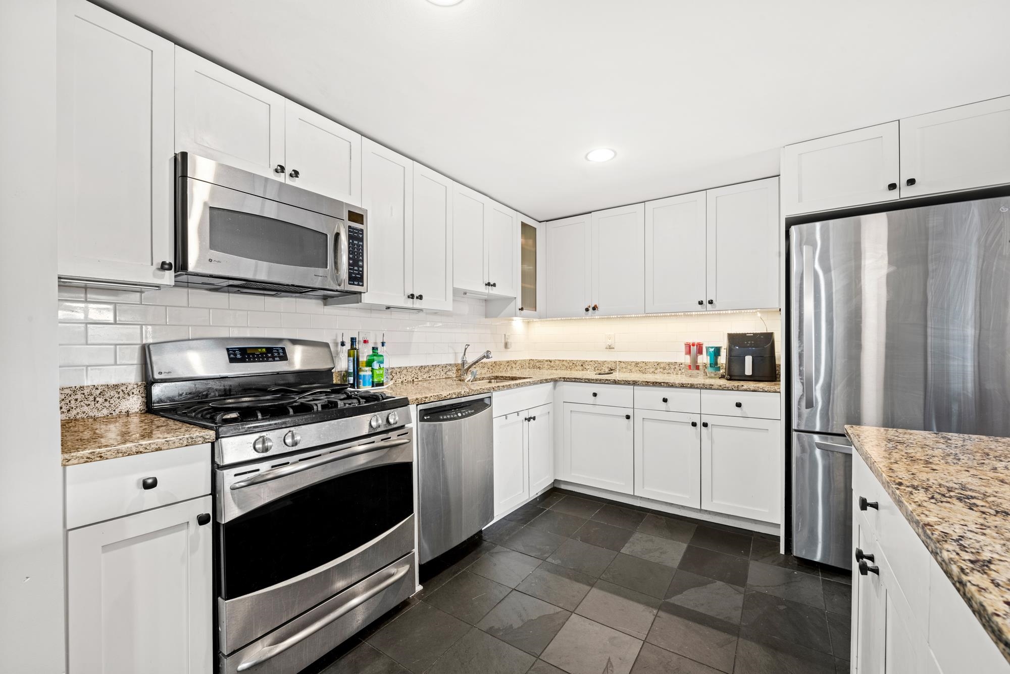 700 GROVE ST Unit: 9D