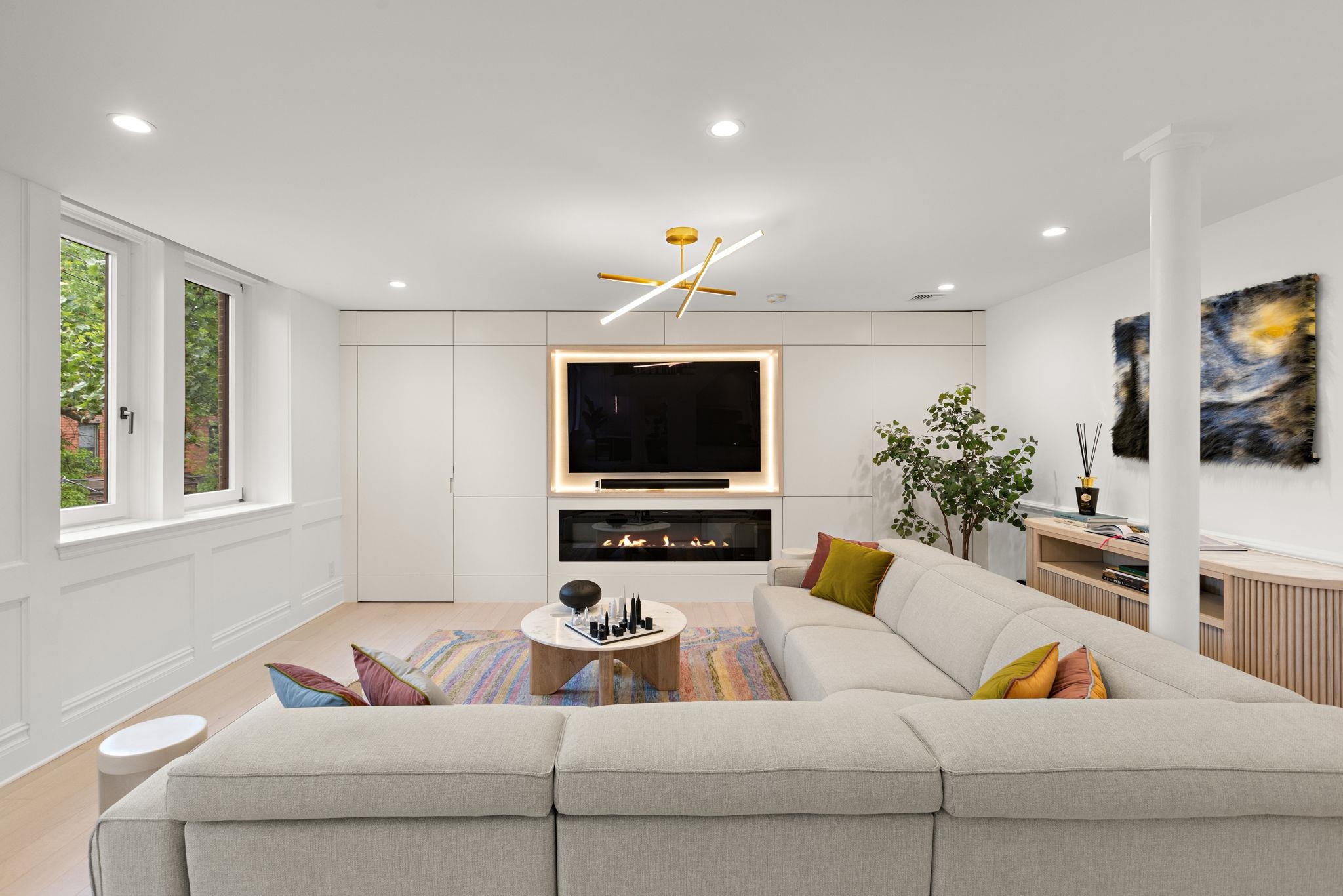 1101 BLOOMFIELD ST Unit: B