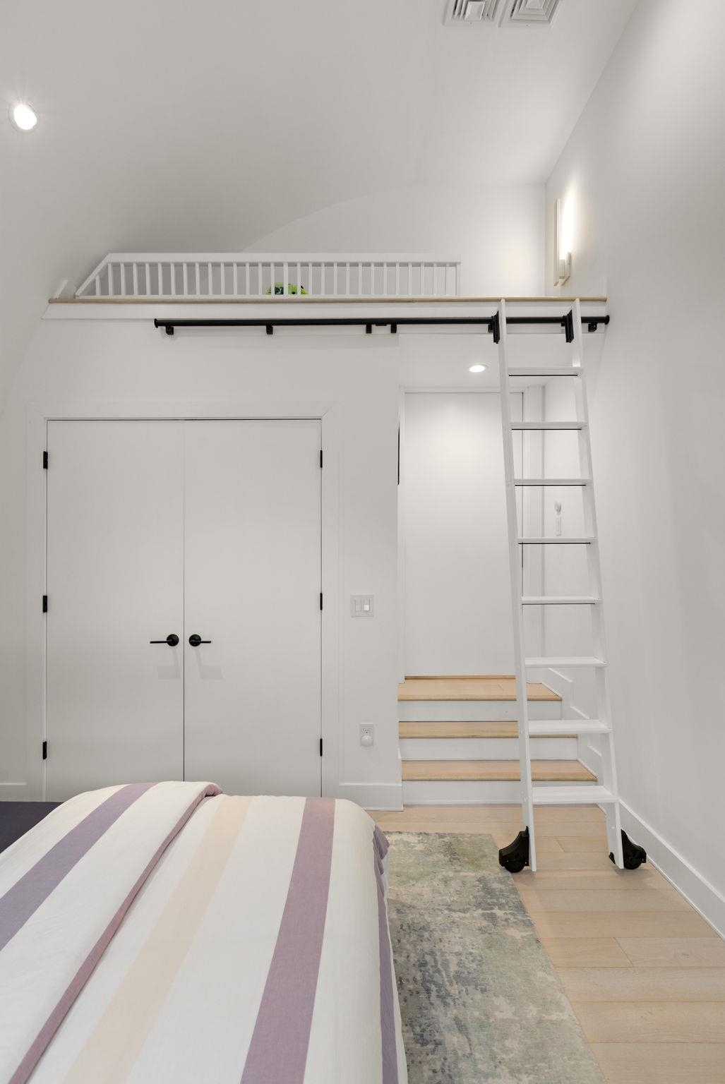 1101 BLOOMFIELD ST Unit: B