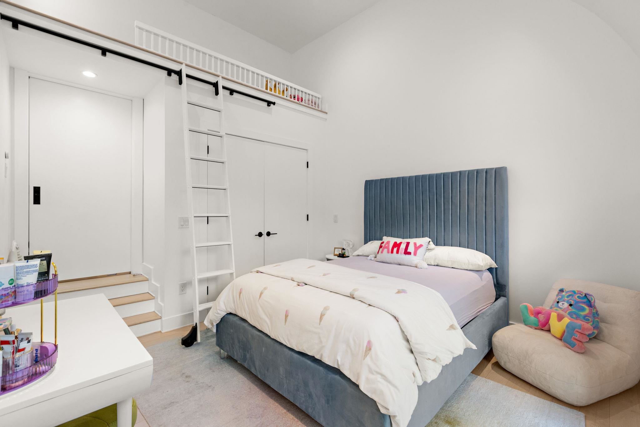 1101 BLOOMFIELD ST Unit: B