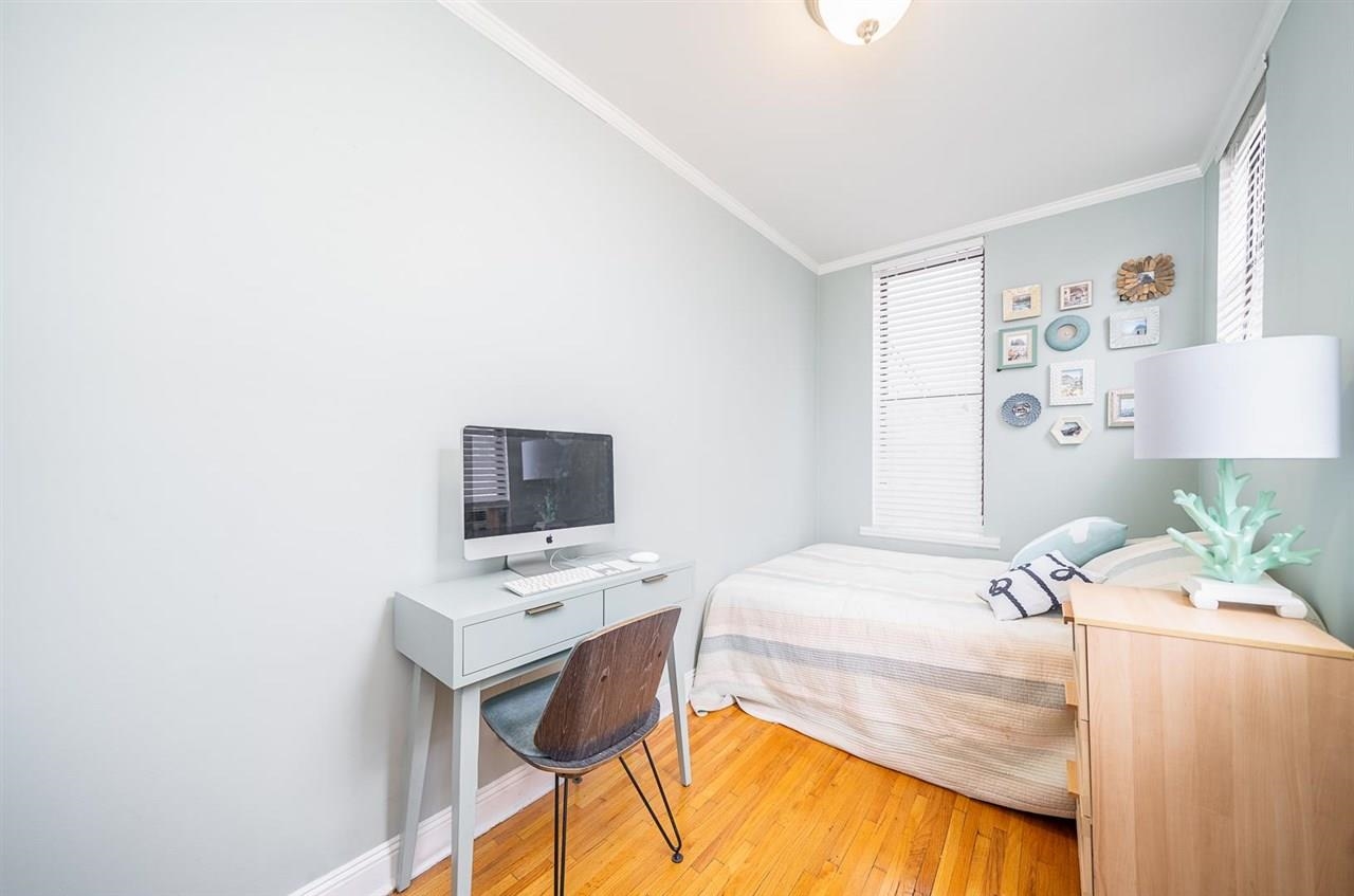132 MADISON ST Unit: 2R