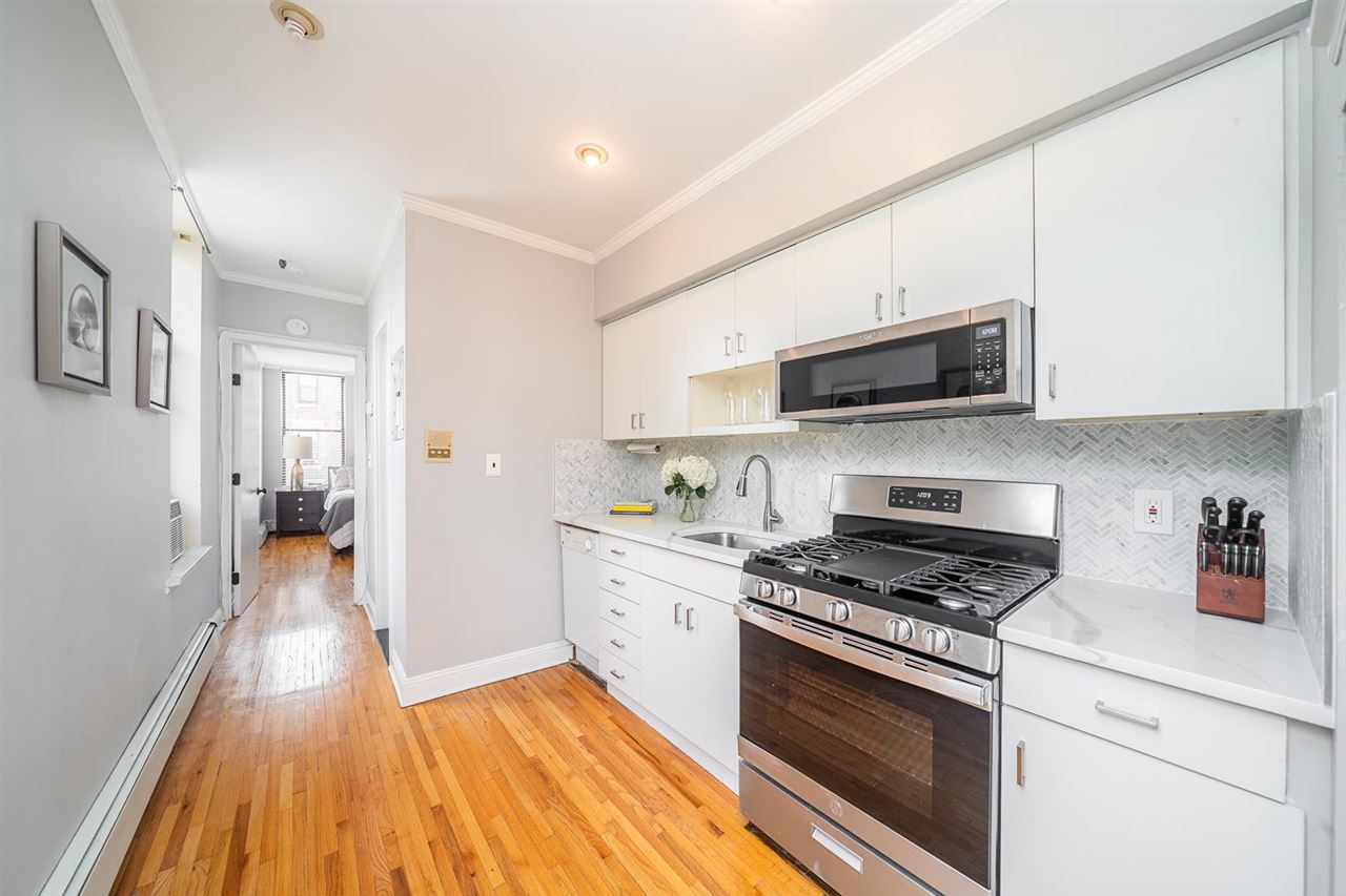 132 MADISON ST Unit: 2R