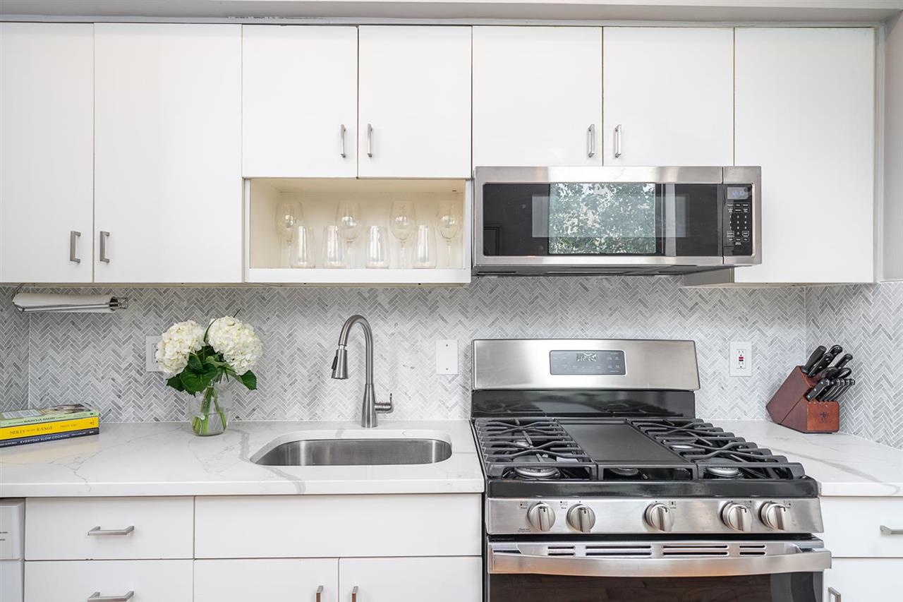 132 MADISON ST Unit: 2R