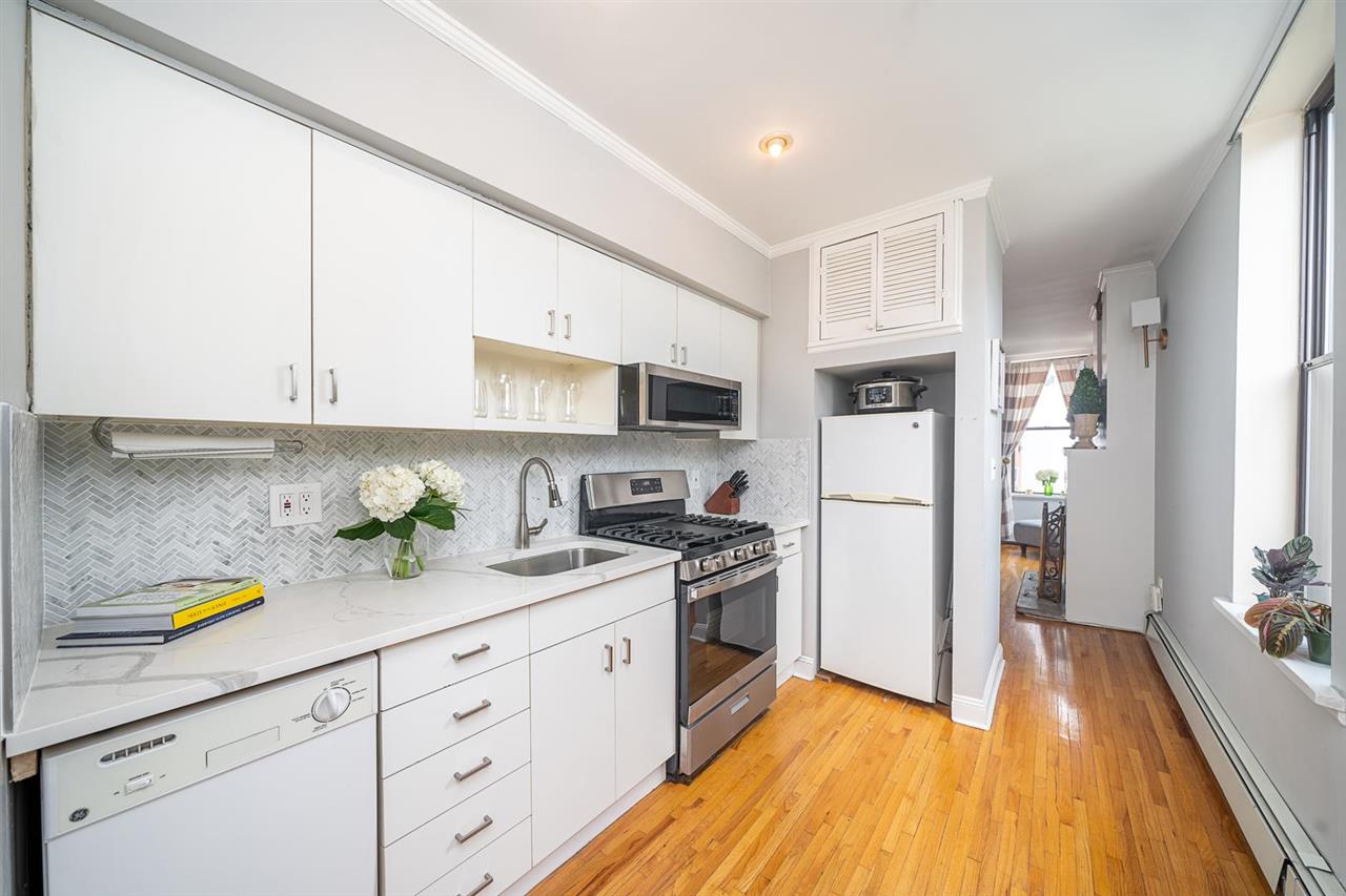 132 MADISON ST Unit: 2R