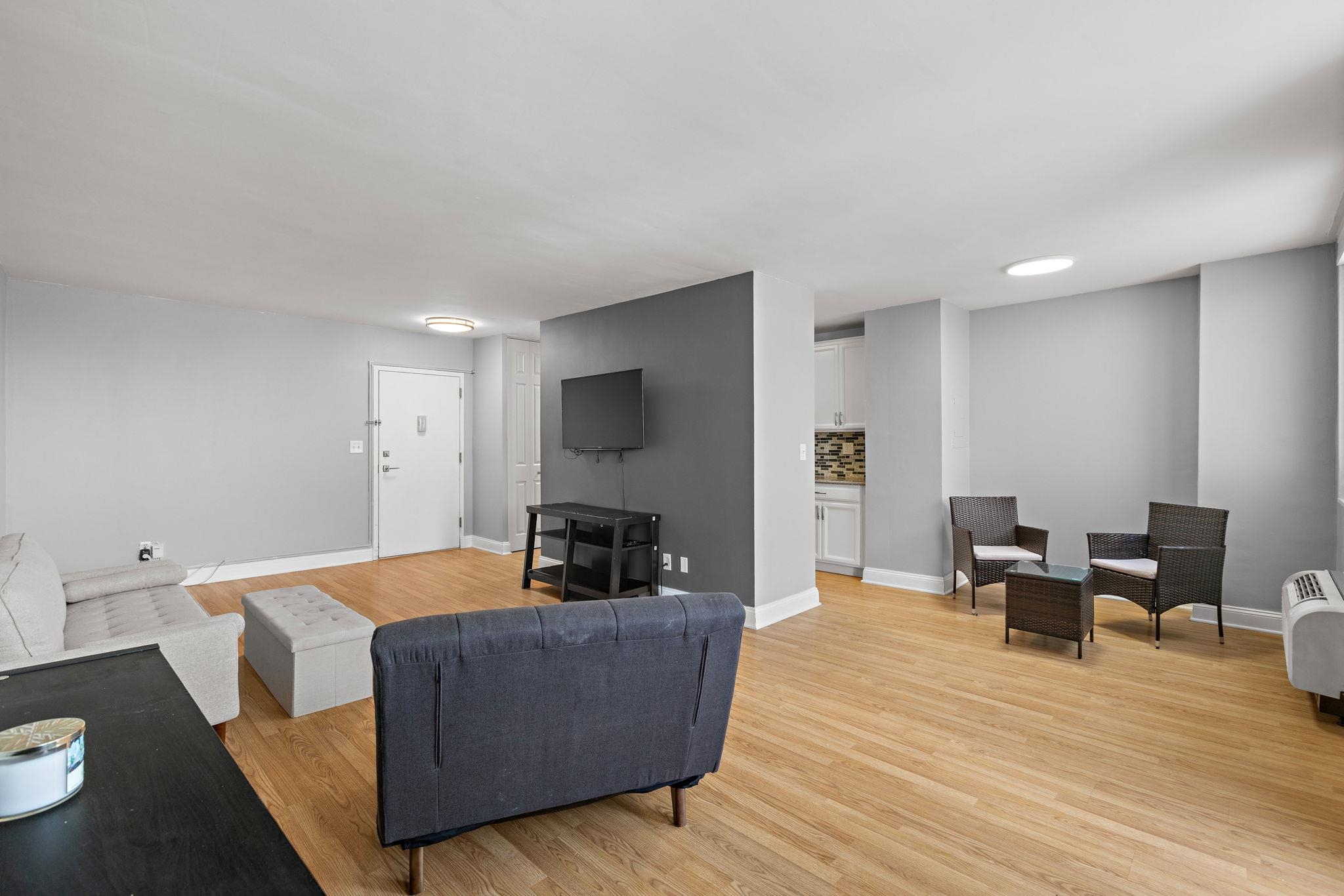 100 MANHATTAN AVE Unit: 1703