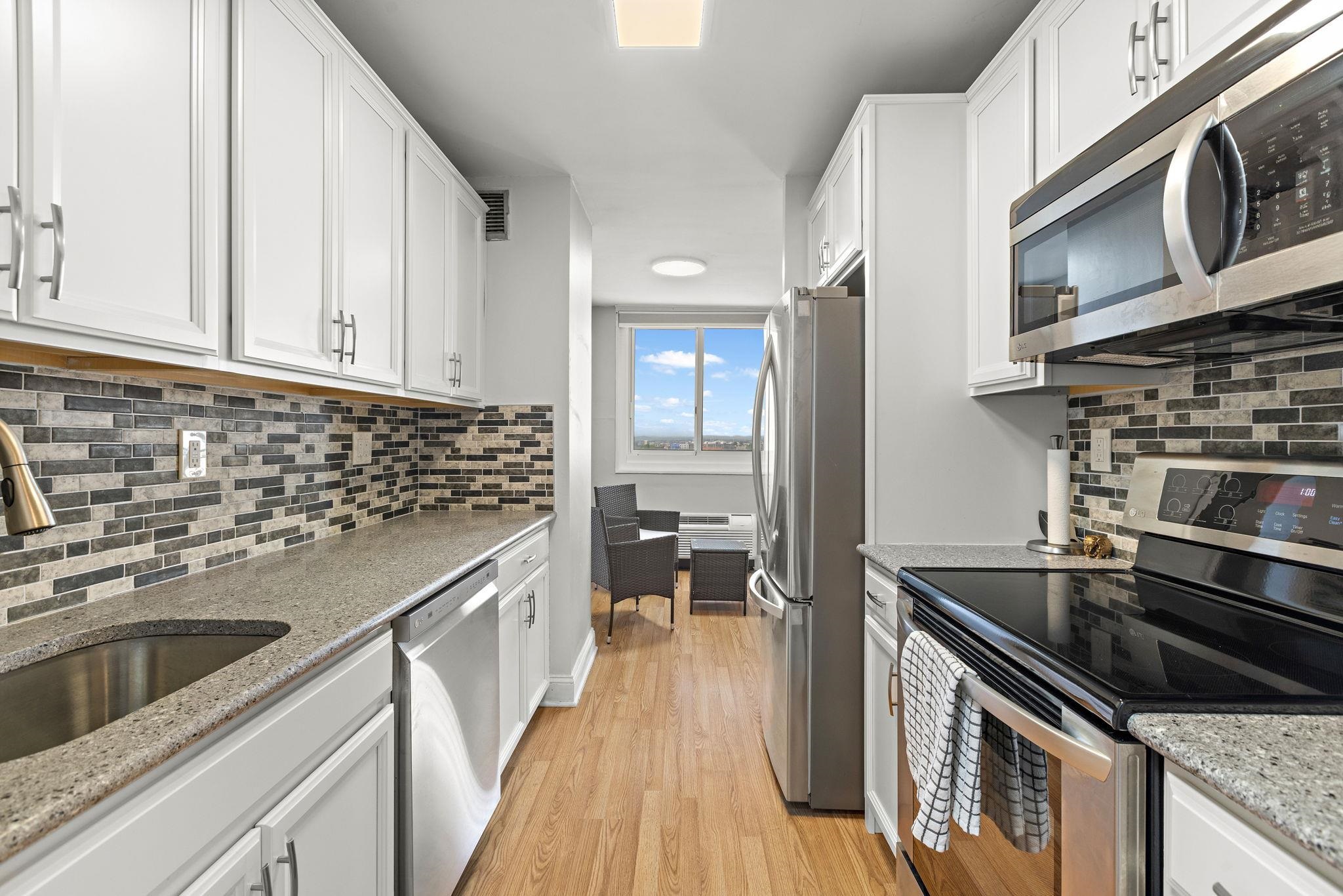 100 MANHATTAN AVE Unit: 1703