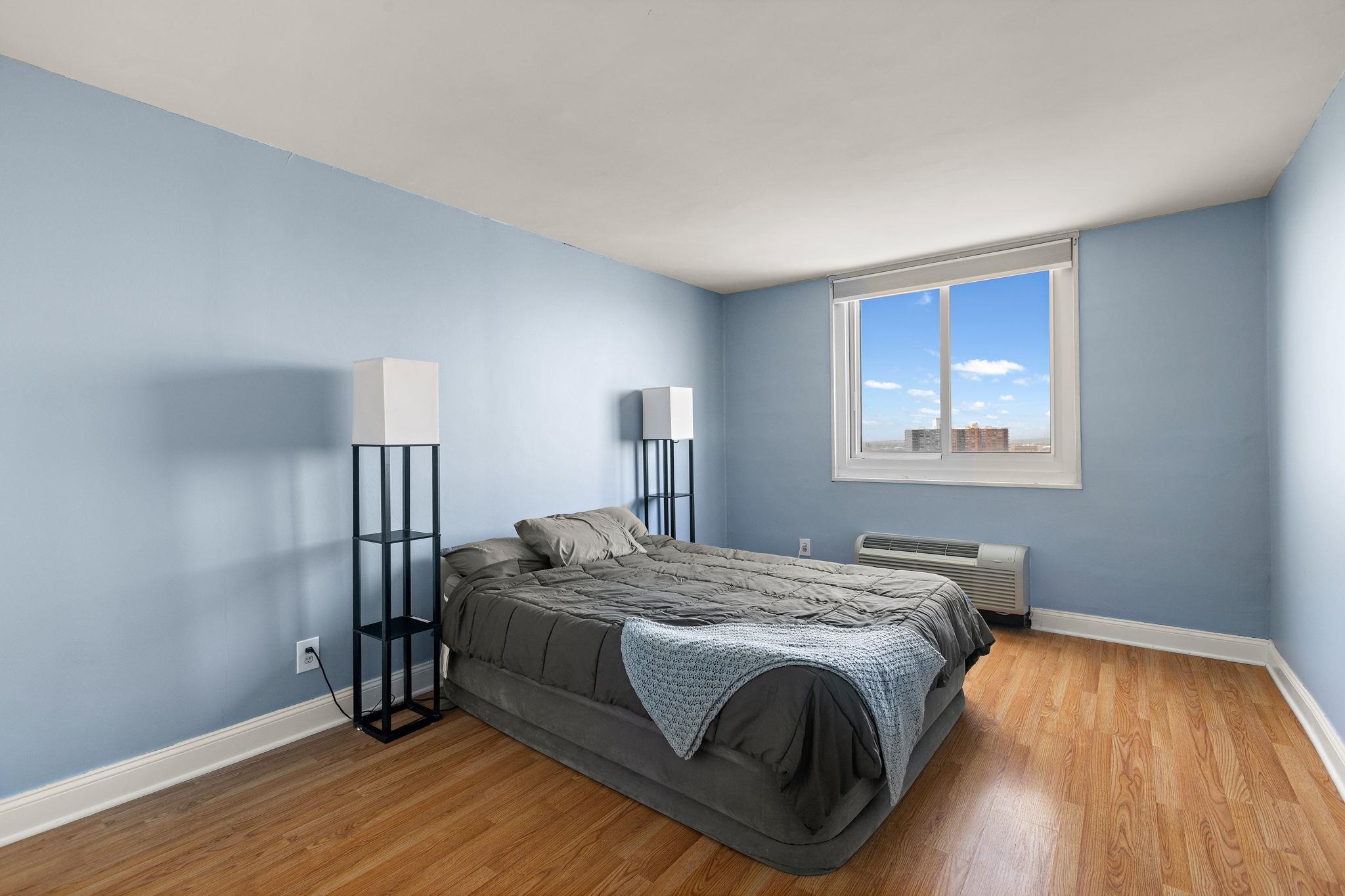 100 MANHATTAN AVE Unit: 1703