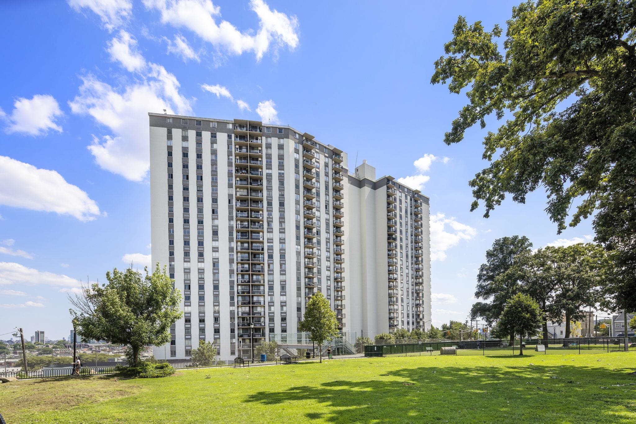 100 MANHATTAN AVE Unit: 1703