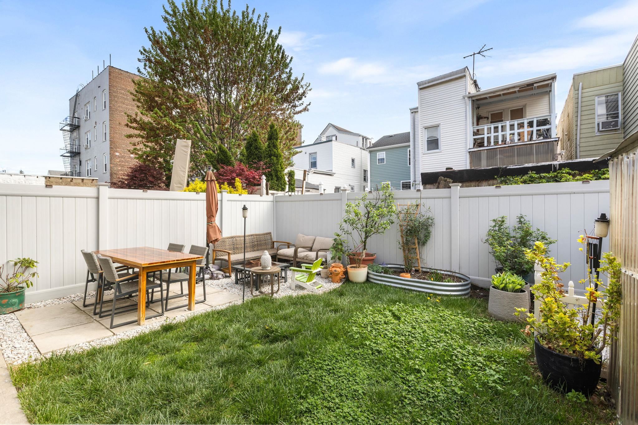 95 THORNE ST