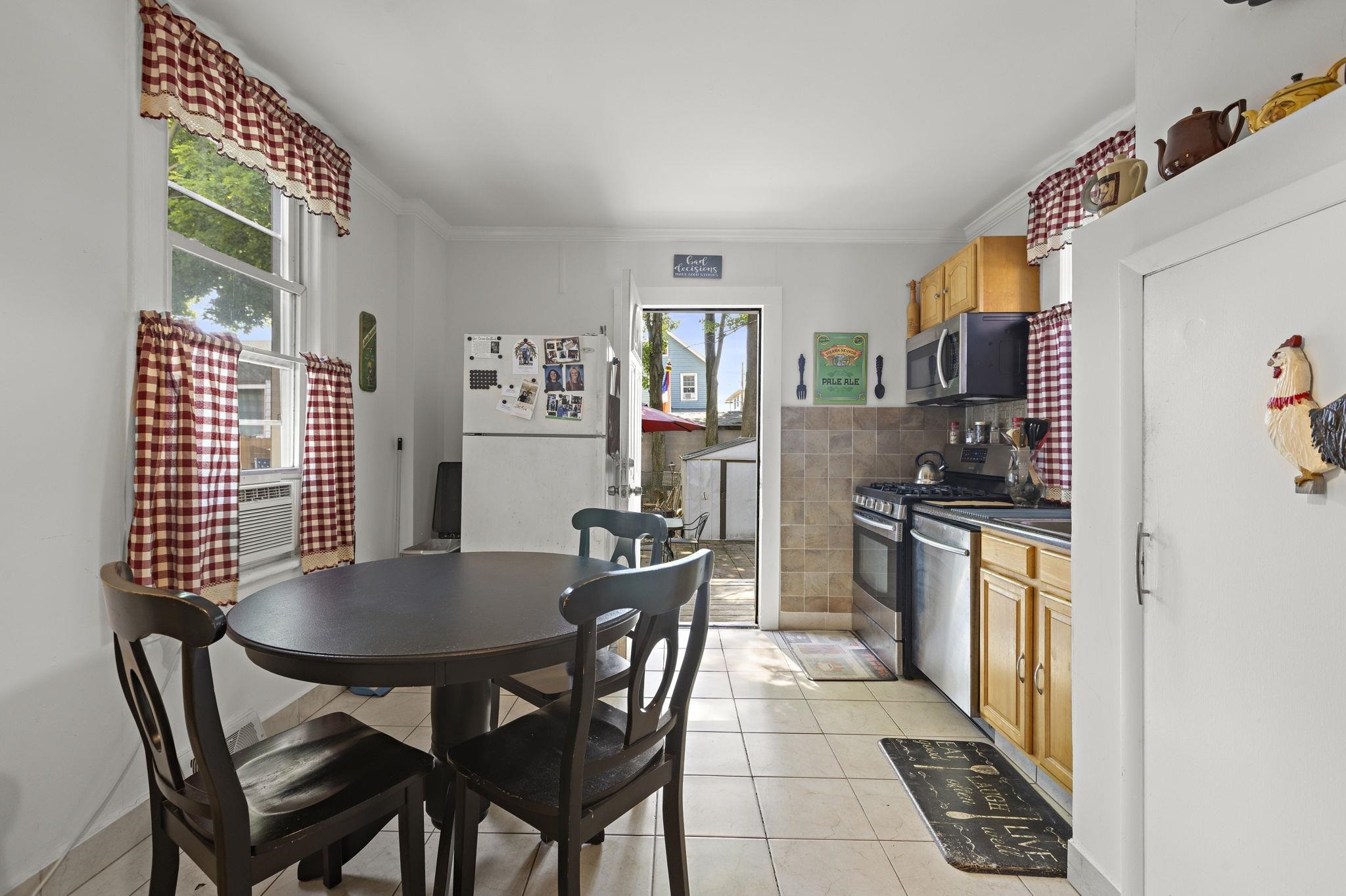 18 LINCOLN PL