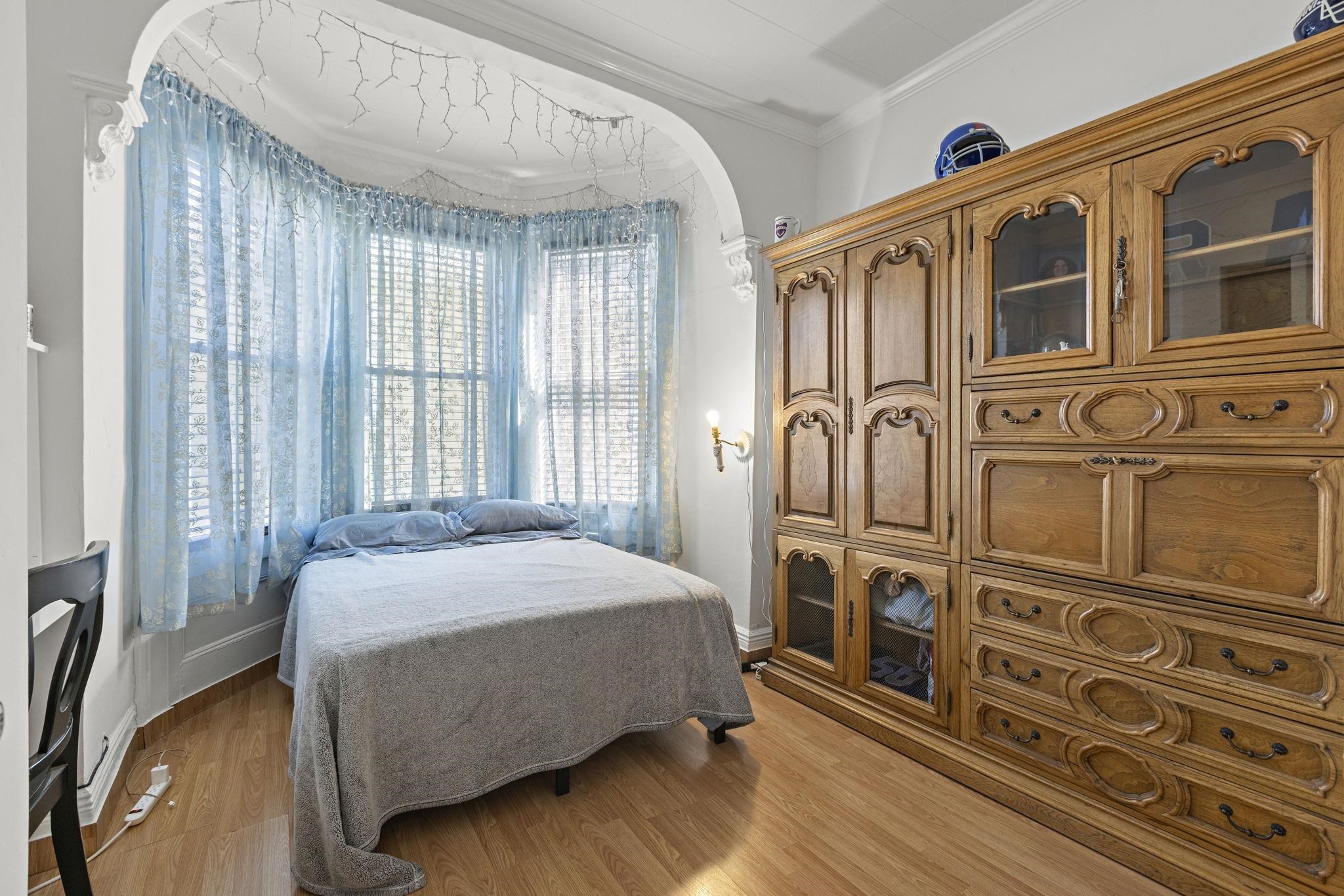 18 LINCOLN PL