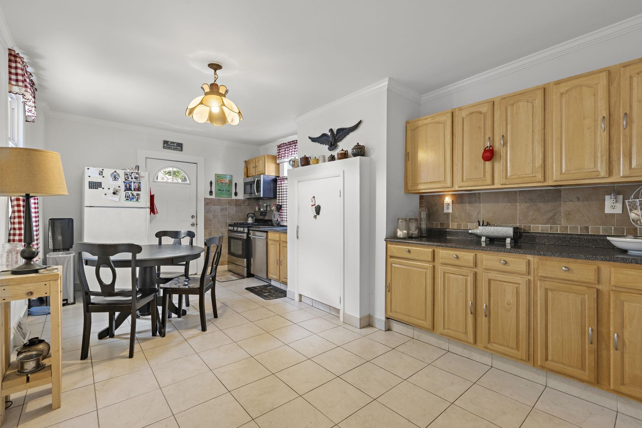 18 LINCOLN PL