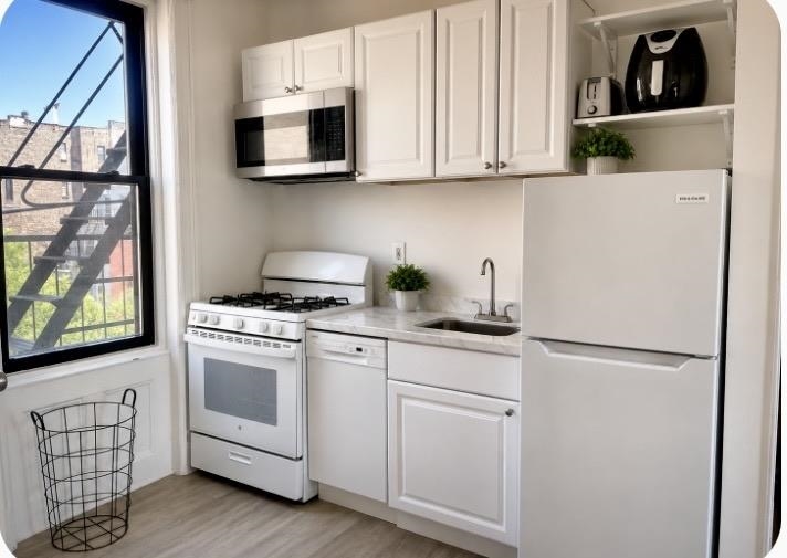 219 PARK AVE Unit: 9