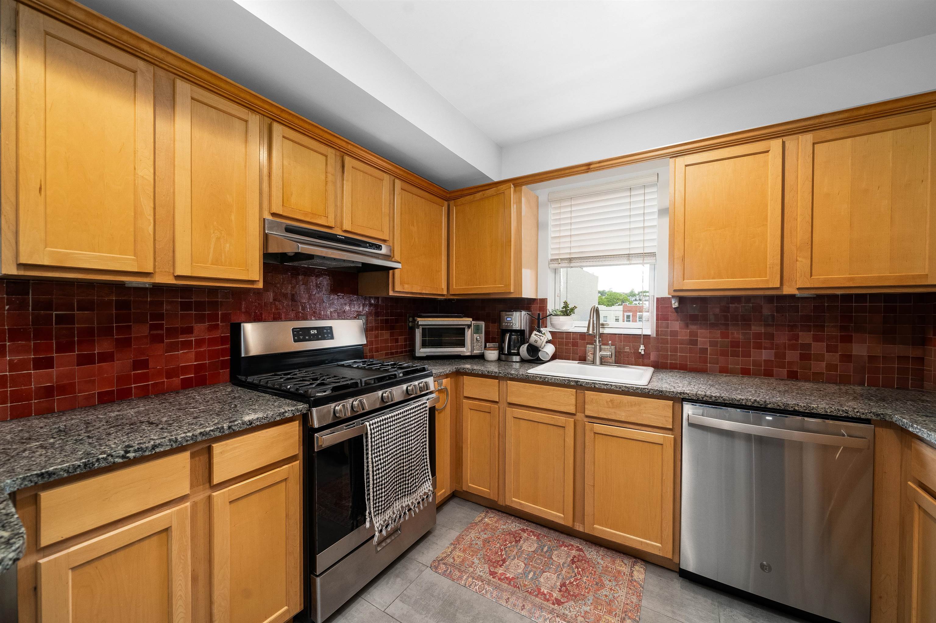 536 GRAND ST Unit: 403