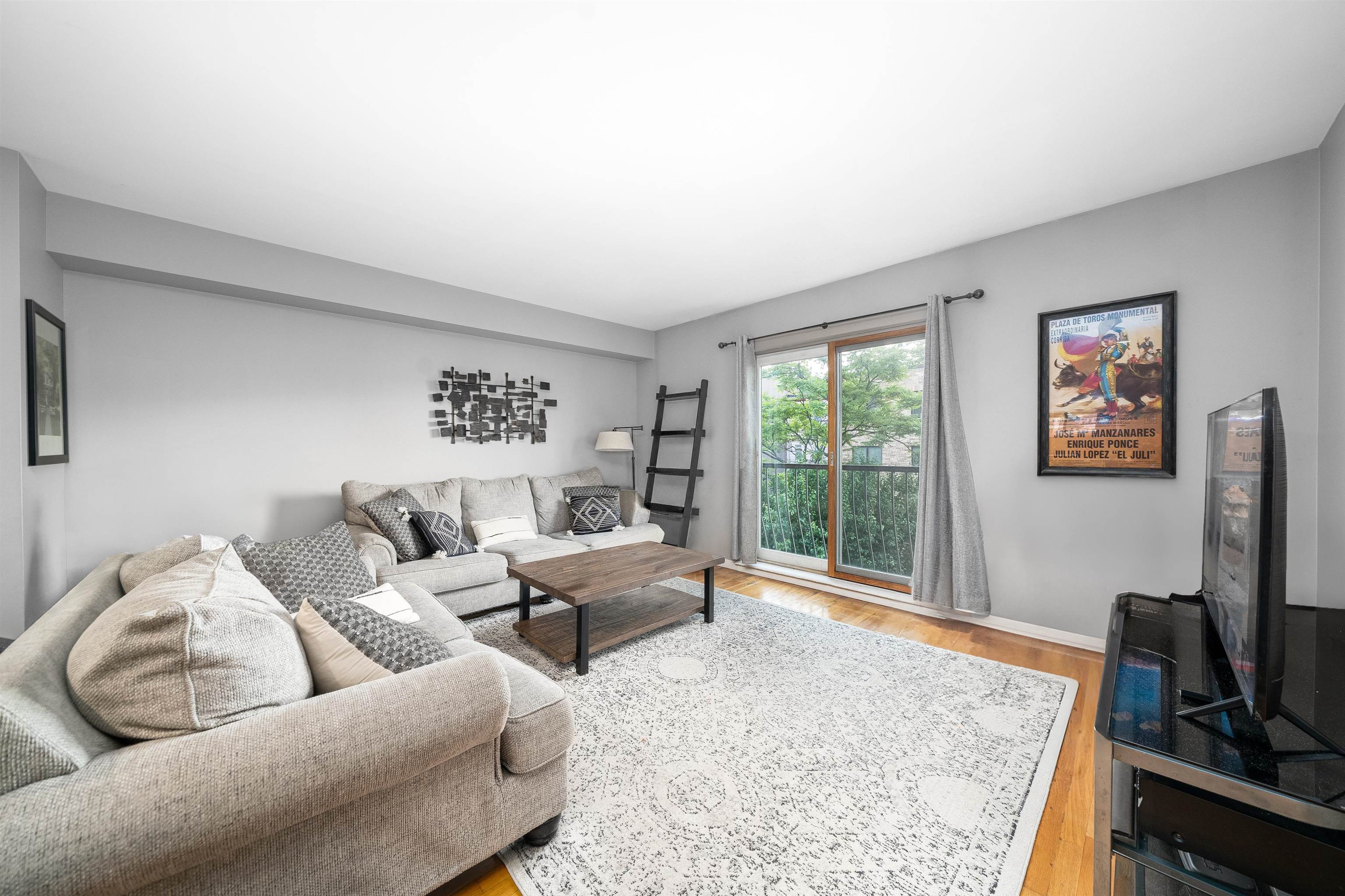 536 GRAND ST Unit: 403