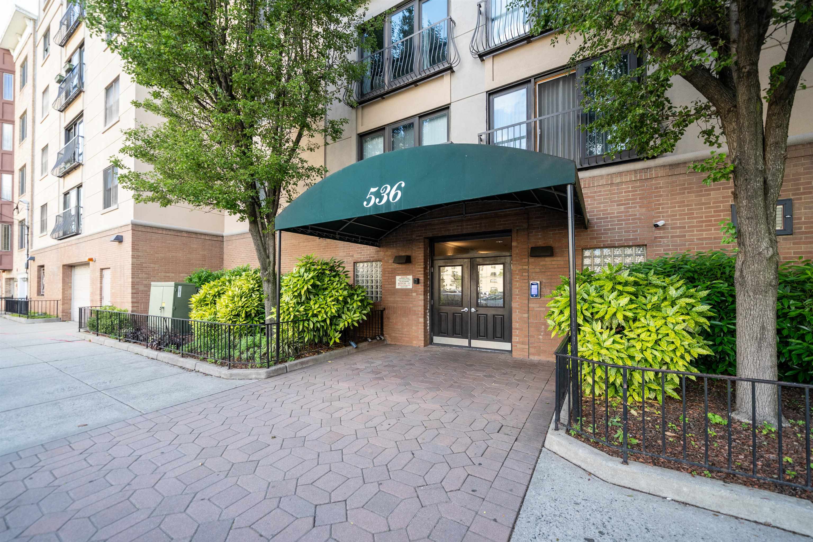 536 GRAND ST Unit: 403