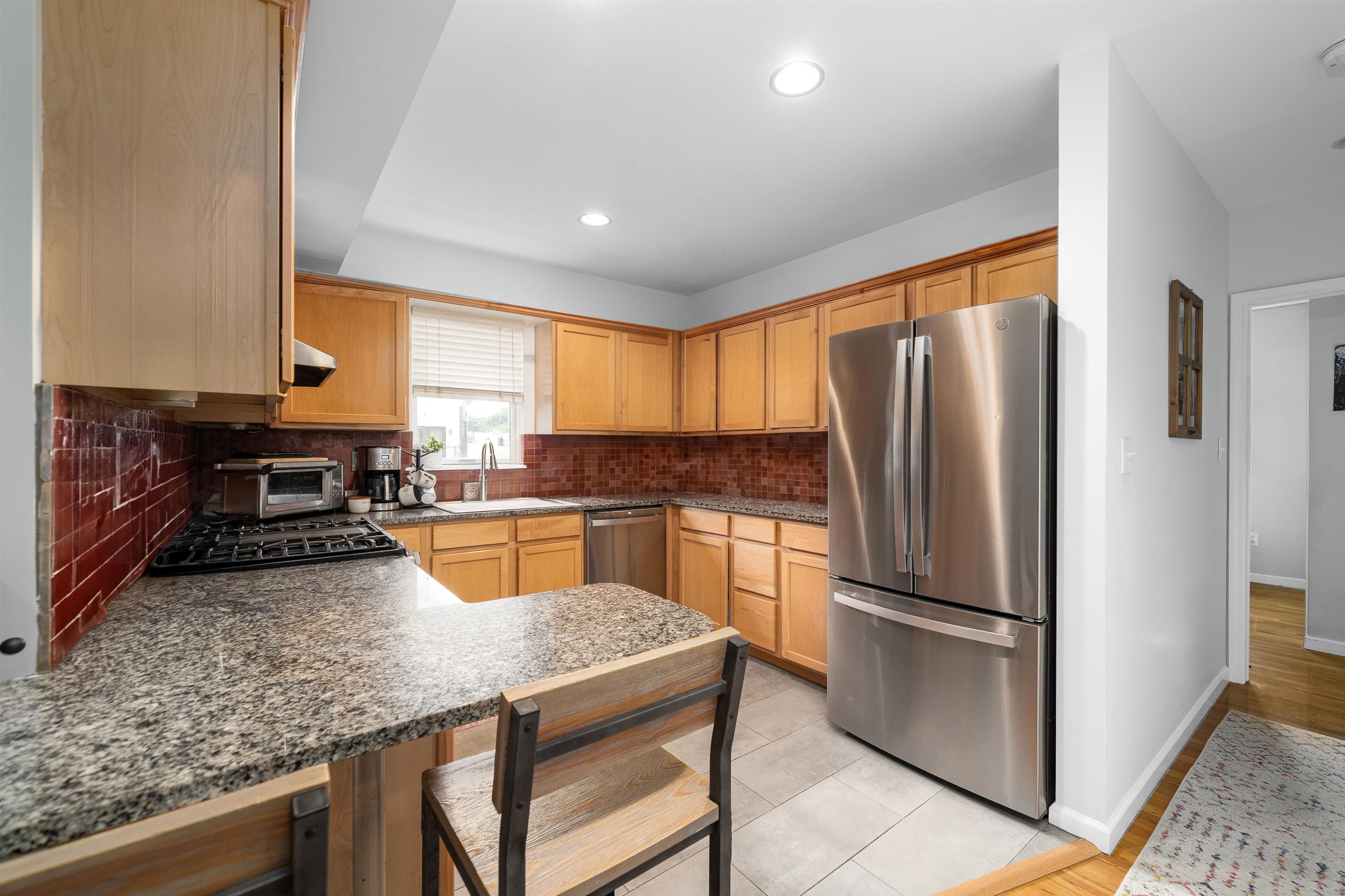 536 GRAND ST Unit: 403