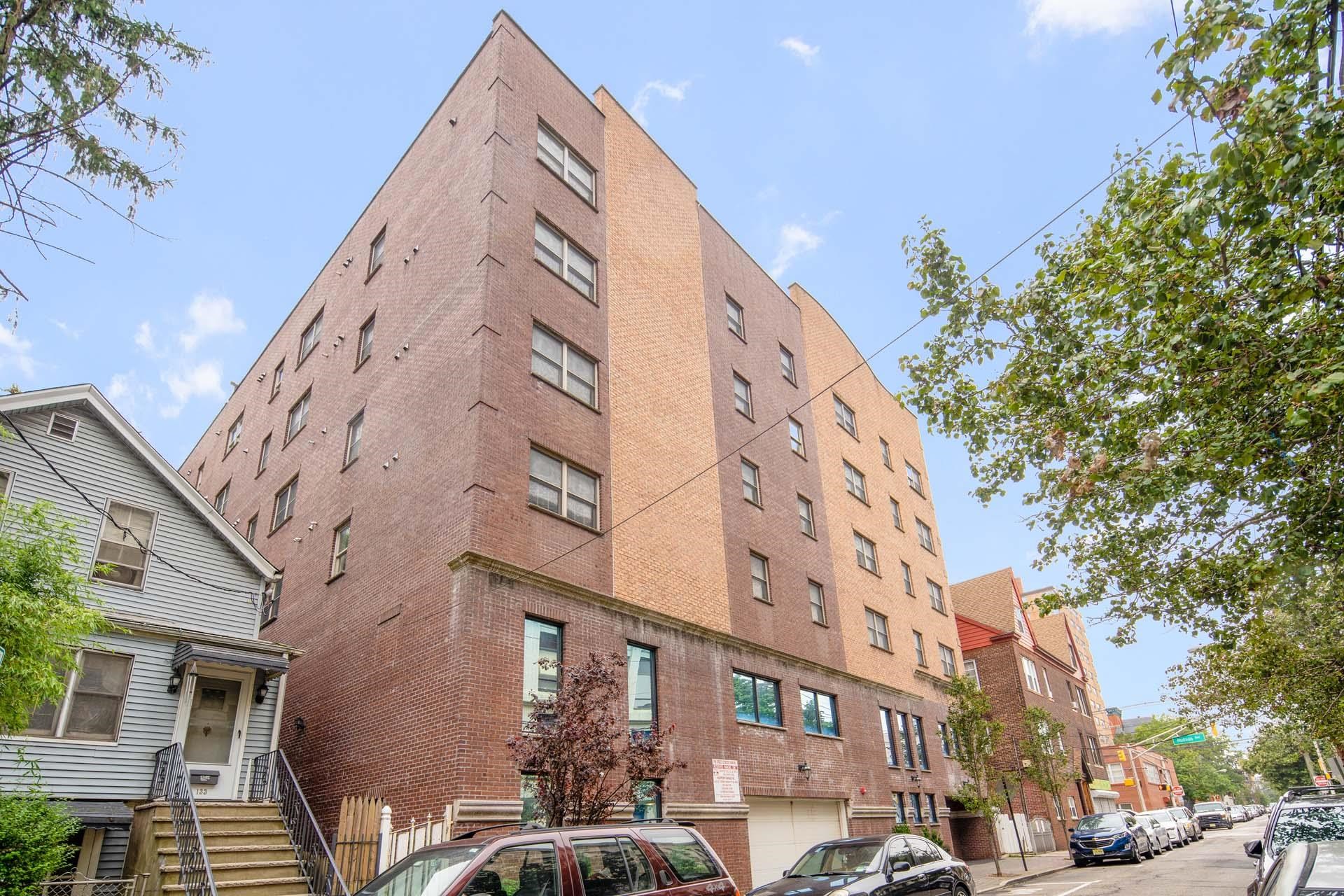 135 38TH ST Unit: 507