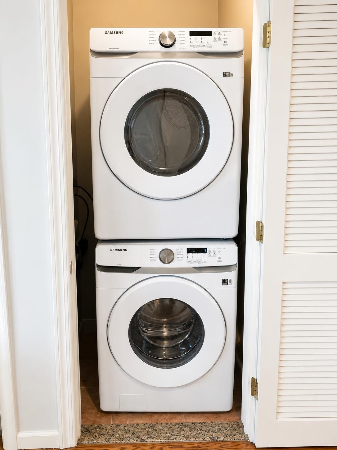 135 38TH ST Unit: 507