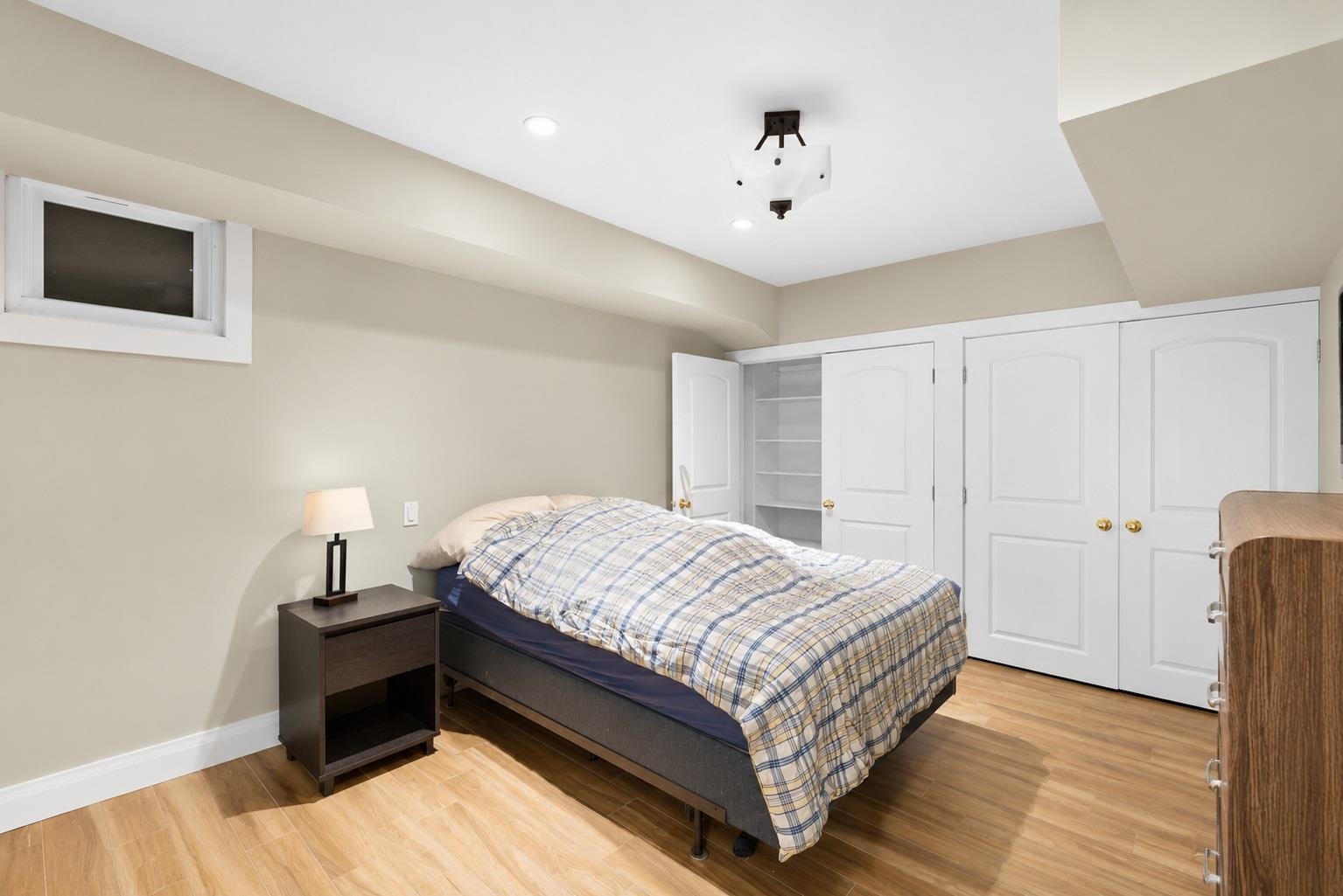 909 HUDSON ST Unit: 1&2