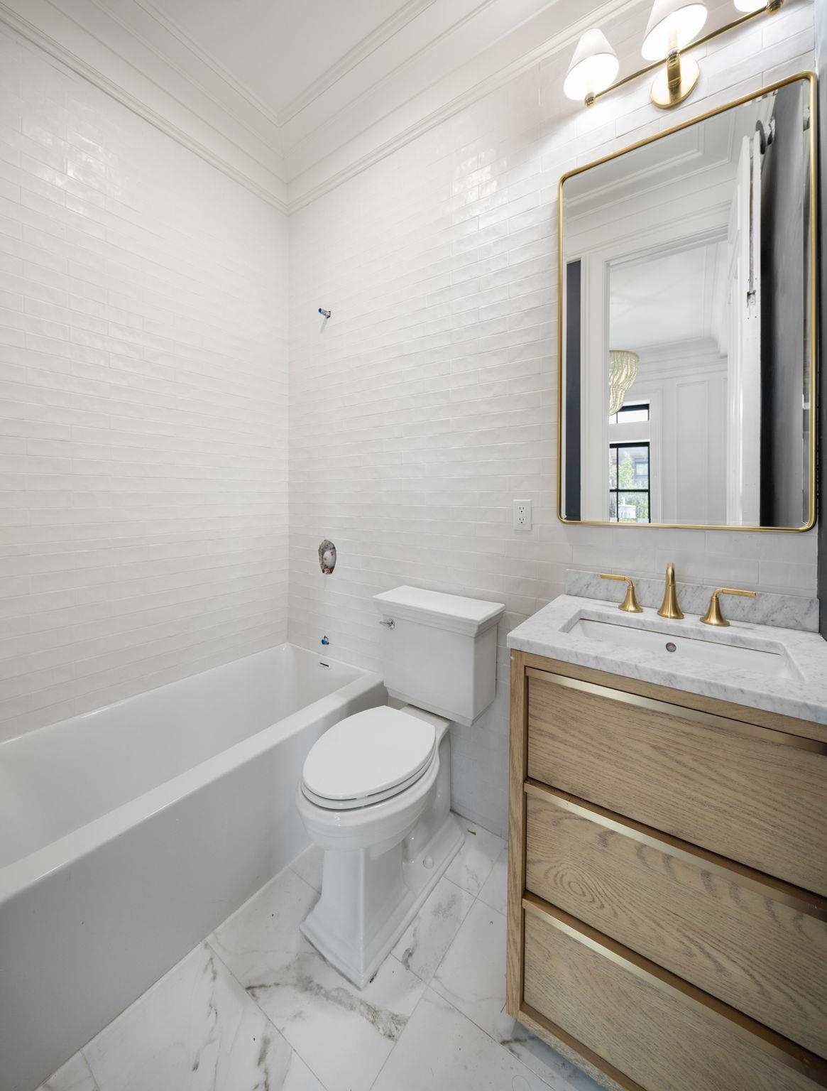 909 HUDSON ST Unit: 1&2