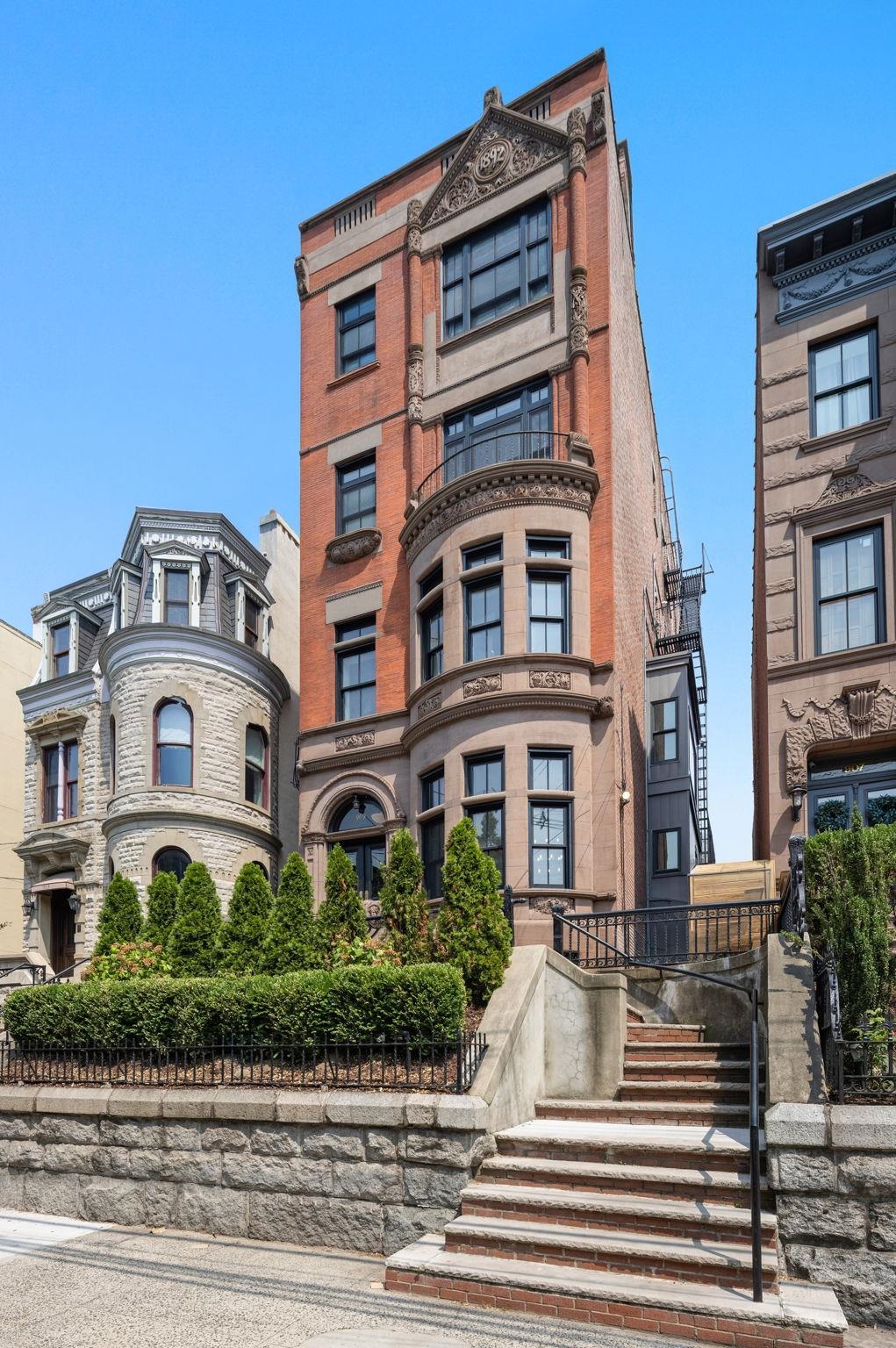 909 HUDSON ST Unit: 1&2