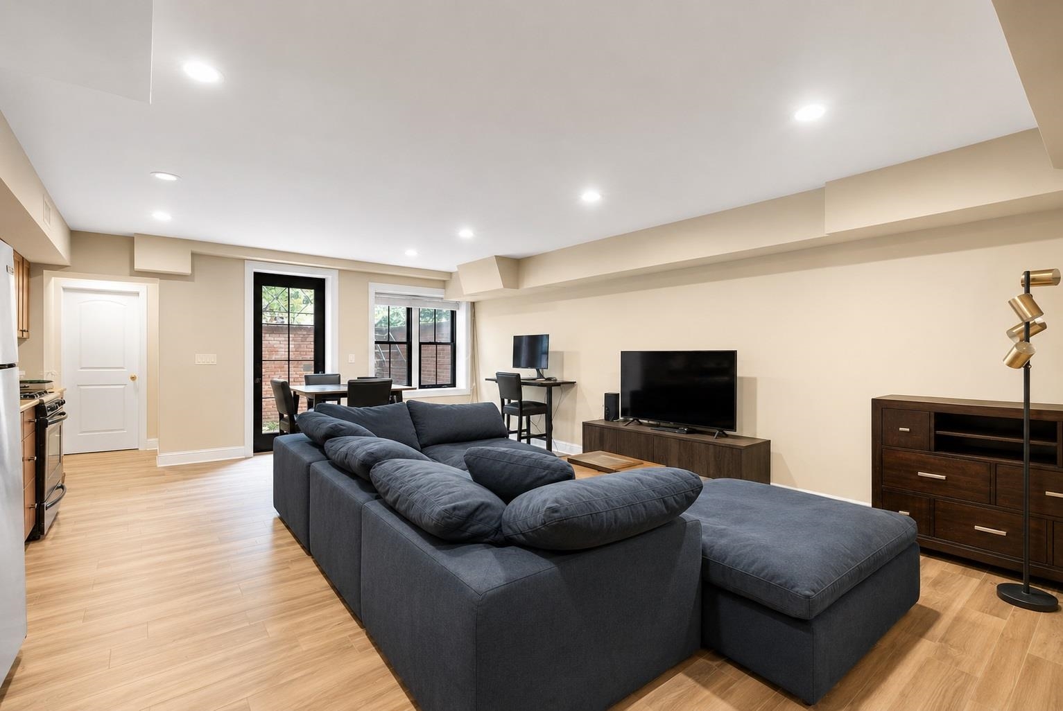 909 HUDSON ST Unit: 1&2