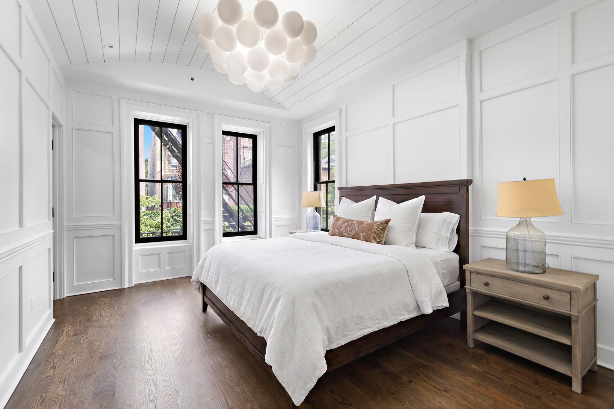 909 HUDSON ST Unit: 1&2