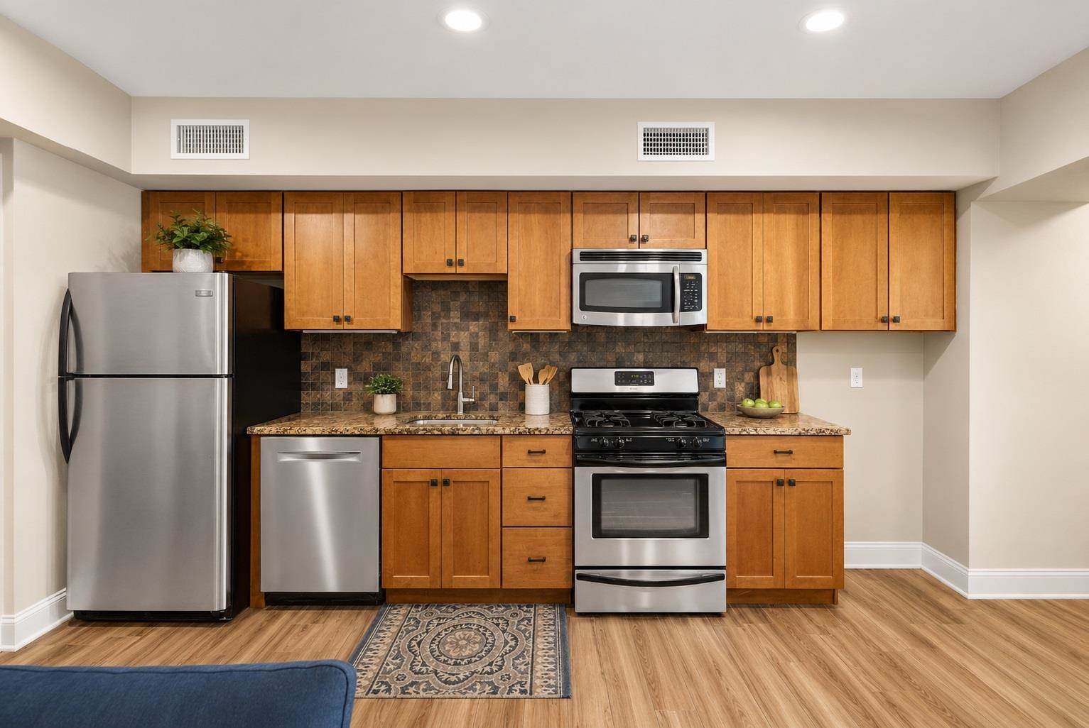 909 HUDSON ST Unit: 1&2