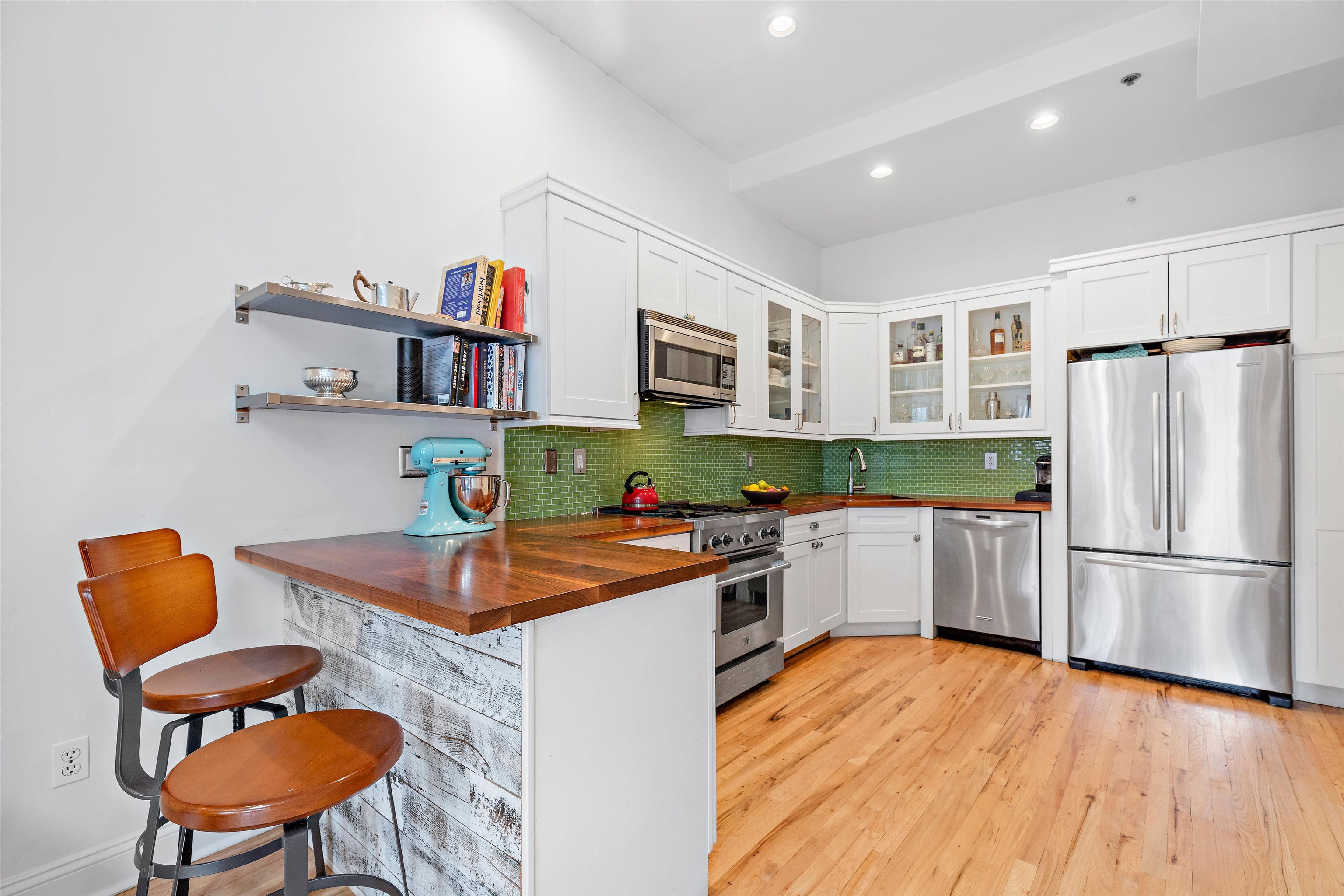 713 ADAMS ST Unit: 4