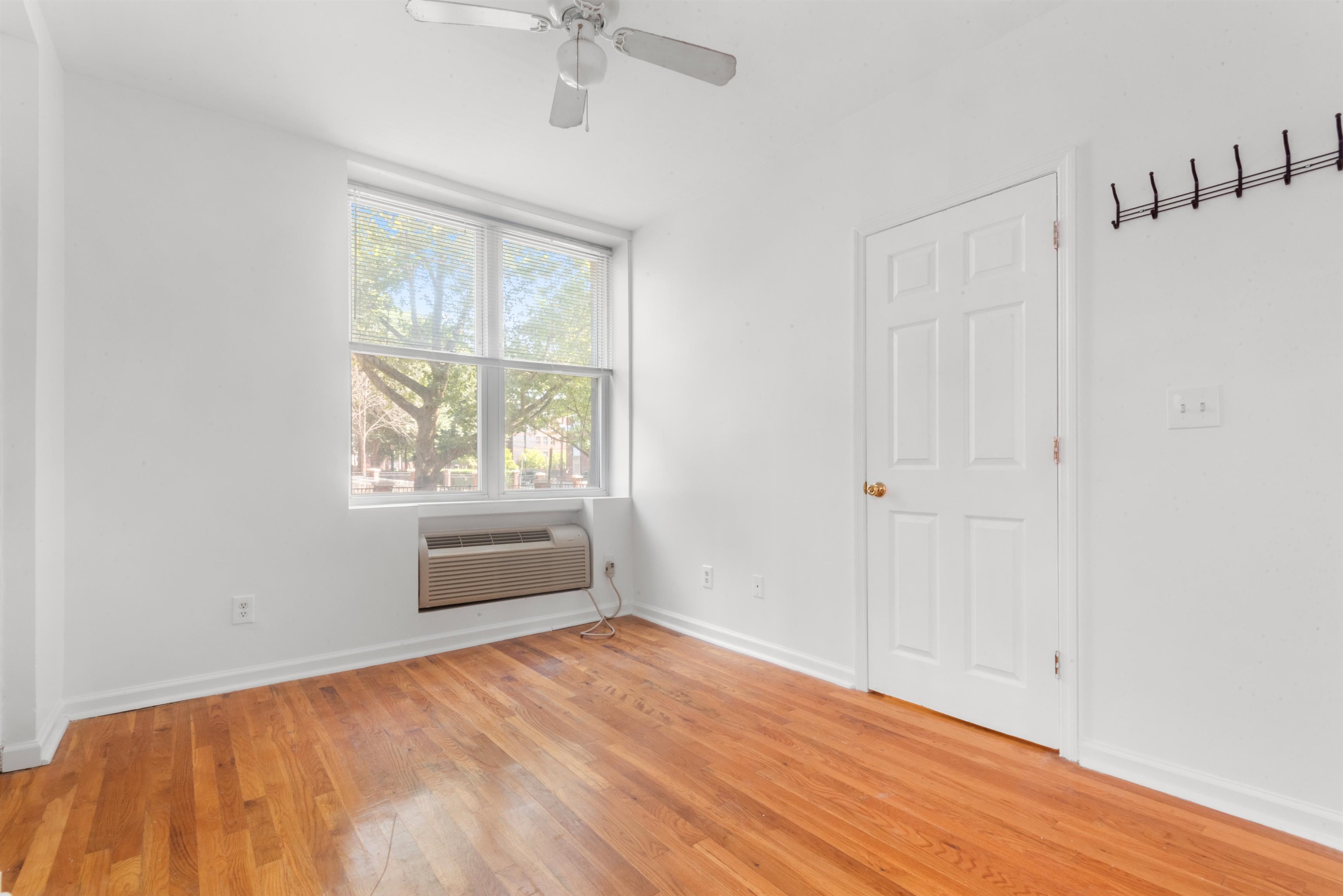 734 ADAMS ST Unit: 1B