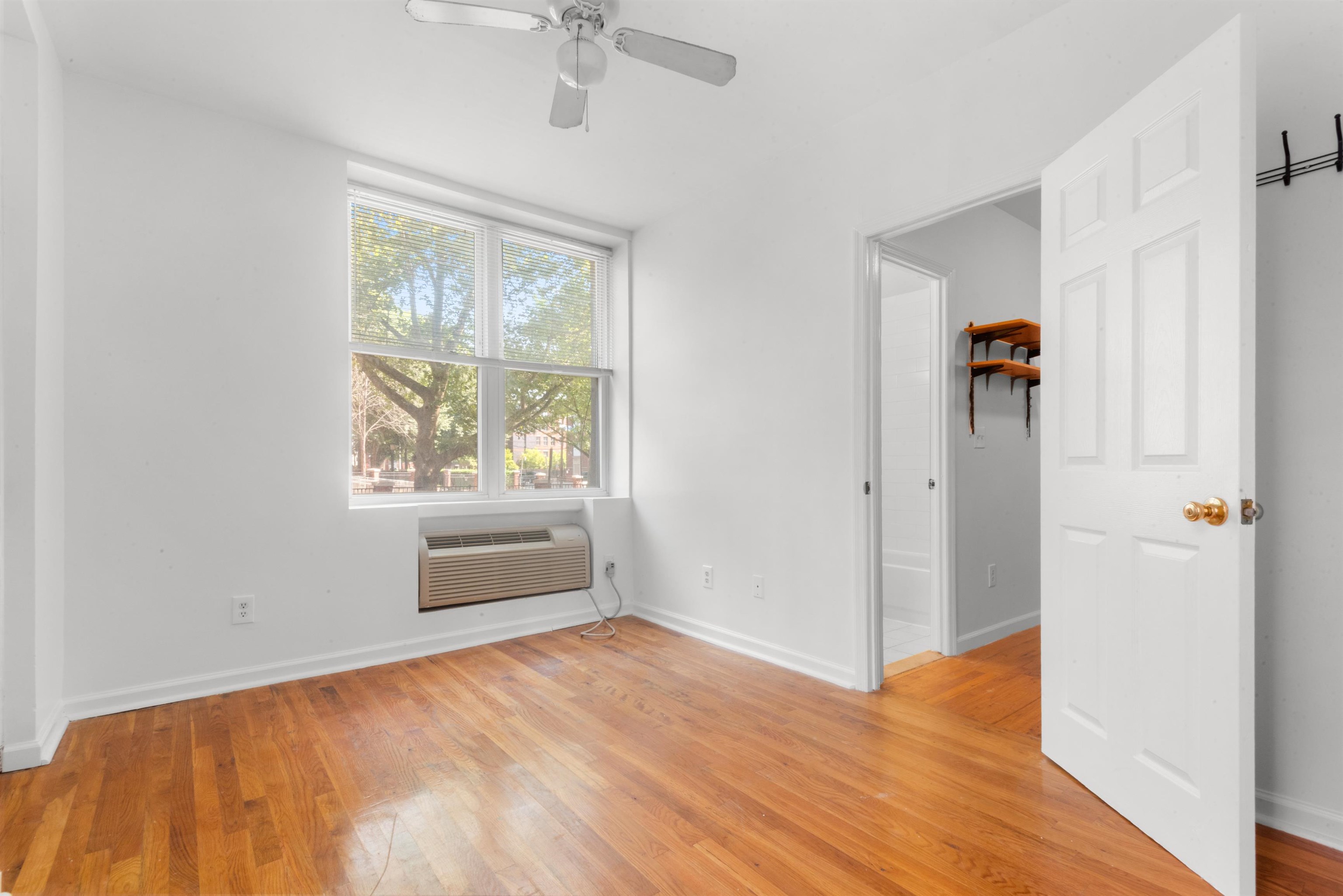 734 ADAMS ST Unit: 1B